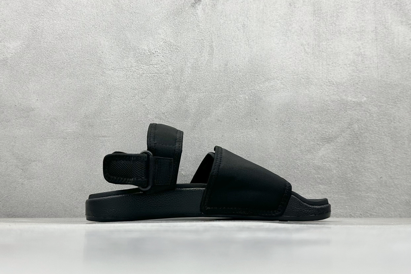 140 adidas originals Adilette Sandal 4.0 休闲运动 沙滩凉鞋 GZ8409-Chinese UA Cheap High Quatity Brand Clothes Bags handbags Sneakers wholesale wholesaler seller from China Factory suppliers Fashion Clothing Shoes best Quality Beautiful Price 140 adidas originals Adilette Sandal 4.0 休闲运动 沙滩凉鞋 GZ8409
