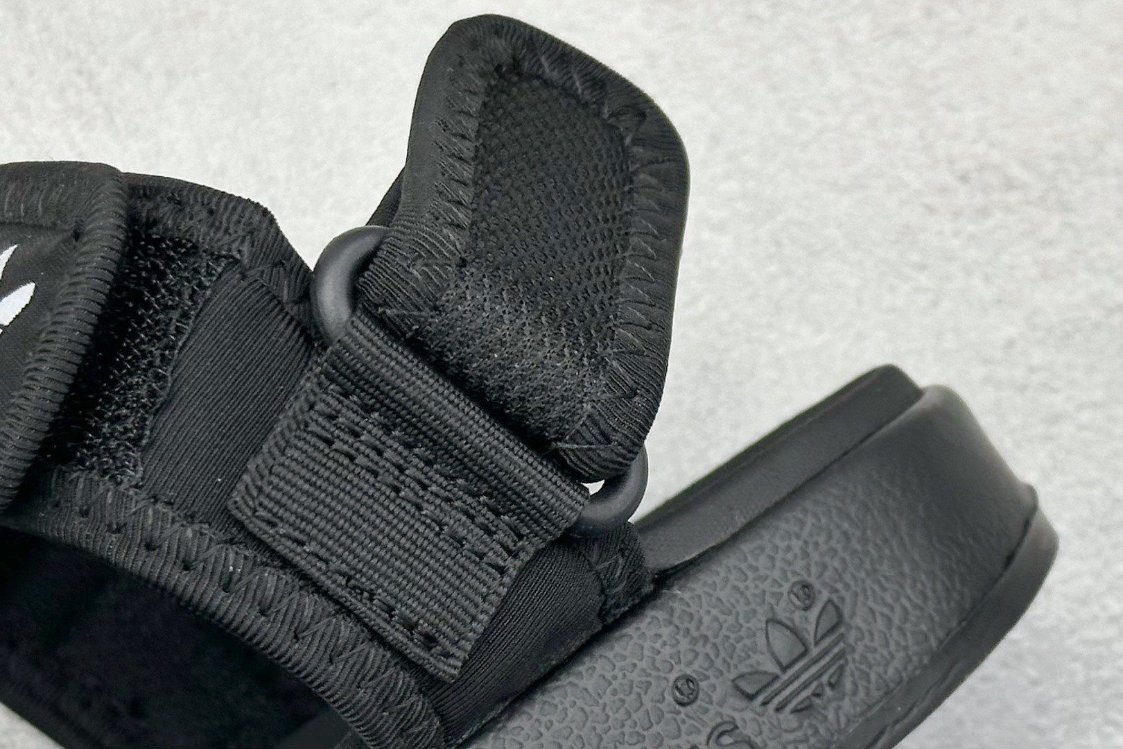 140 adidas originals Adilette Sandal 4.0 休闲运动 沙滩凉鞋 GZ8409-Chinese UA Cheap High Quatity Brand Clothes Bags handbags Sneakers wholesale wholesaler seller from China Factory suppliers Fashion Clothing Shoes best Quality Beautiful Price 140 adidas originals Adilette Sandal 4.0 休闲运动 沙滩凉鞋 GZ8409