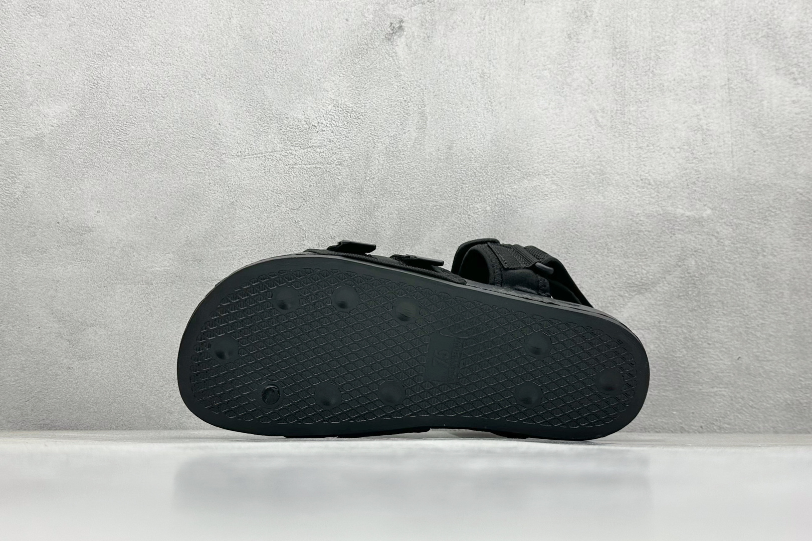 140 adidas originals Adilette Sandal 4.0 休闲运动 沙滩凉鞋 GZ8409-Chinese UA Cheap High Quatity Brand Clothes Bags handbags Sneakers wholesale wholesaler seller from China Factory suppliers Fashion Clothing Shoes best Quality Beautiful Price 140 adidas originals Adilette Sandal 4.0 休闲运动 沙滩凉鞋 GZ8409