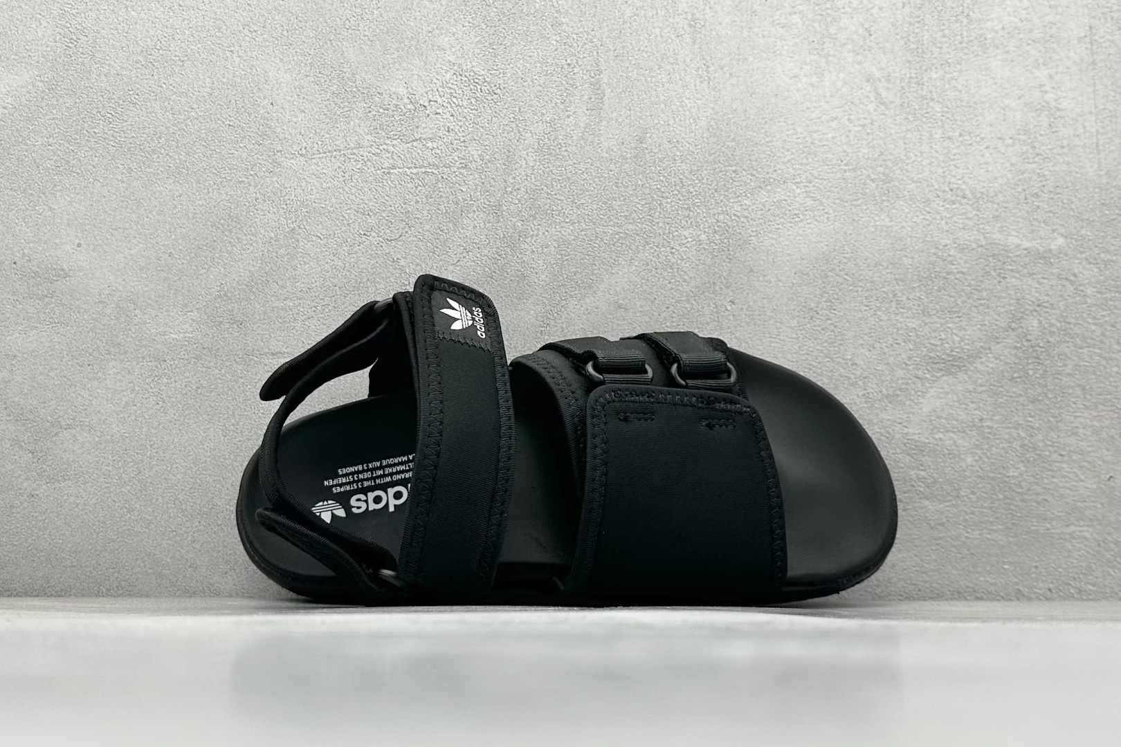 140 adidas originals Adilette Sandal 4.0 休闲运动 沙滩凉鞋 GZ8409-Chinese UA Cheap High Quatity Brand Clothes Bags handbags Sneakers wholesale wholesaler seller from China Factory suppliers Fashion Clothing Shoes best Quality Beautiful Price 140 adidas originals Adilette Sandal 4.0 休闲运动 沙滩凉鞋 GZ8409