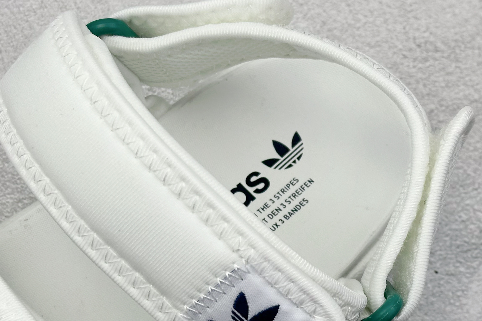 140 adidas originals Adilette Sandal 4.0 休闲运动 沙滩凉鞋 GZ8828-Chinese UA Cheap High Quatity Brand Clothes Bags handbags Sneakers wholesale wholesaler seller from China Factory suppliers Fashion Clothing Shoes best Quality Beautiful Price 140 adidas originals Adilette Sandal 4.0 休闲运动 沙滩凉鞋 GZ8828