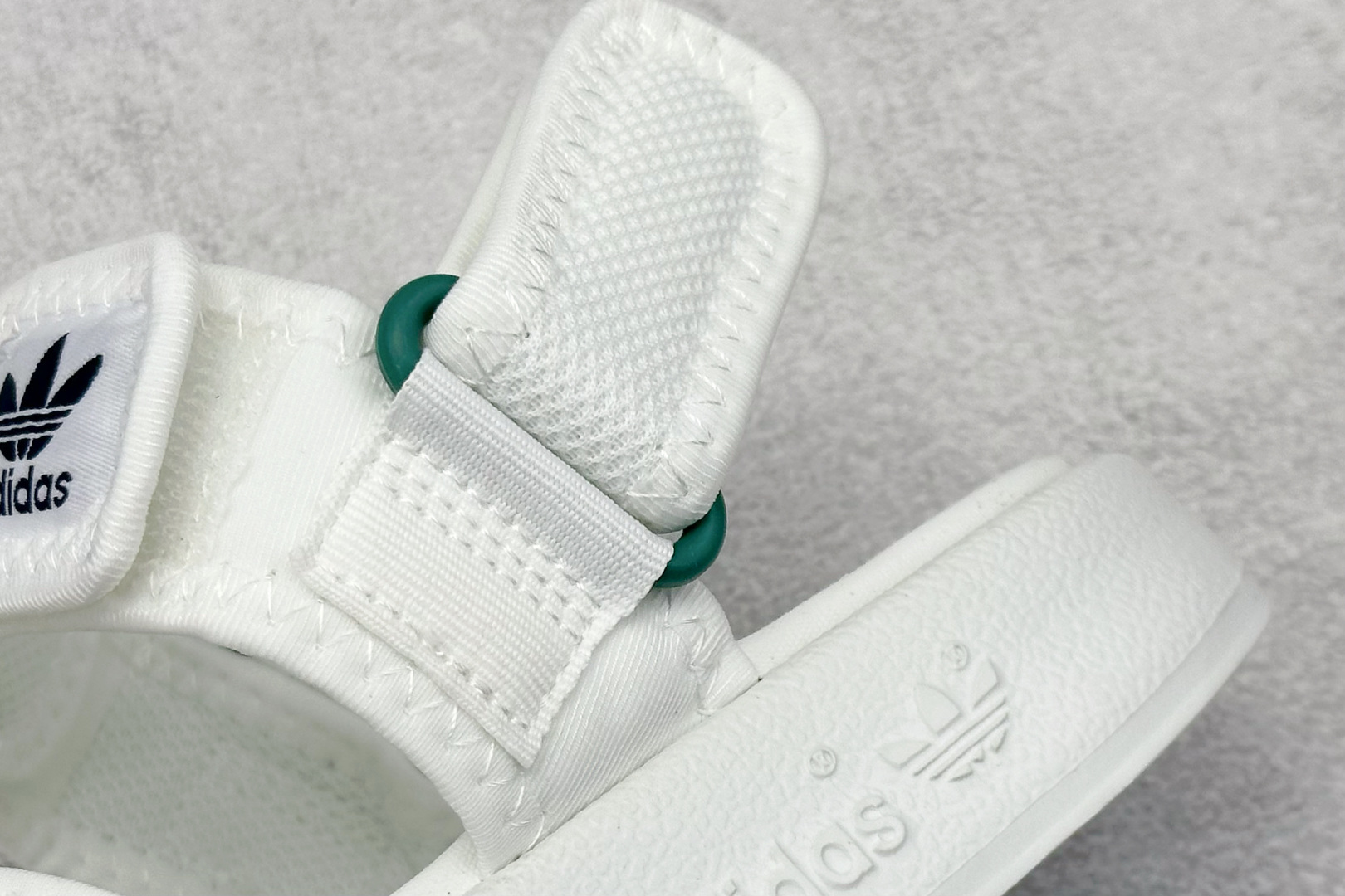 140 adidas originals Adilette Sandal 4.0 休闲运动 沙滩凉鞋 GZ8828-Chinese UA Cheap High Quatity Brand Clothes Bags handbags Sneakers wholesale wholesaler seller from China Factory suppliers Fashion Clothing Shoes best Quality Beautiful Price 140 adidas originals Adilette Sandal 4.0 休闲运动 沙滩凉鞋 GZ8828