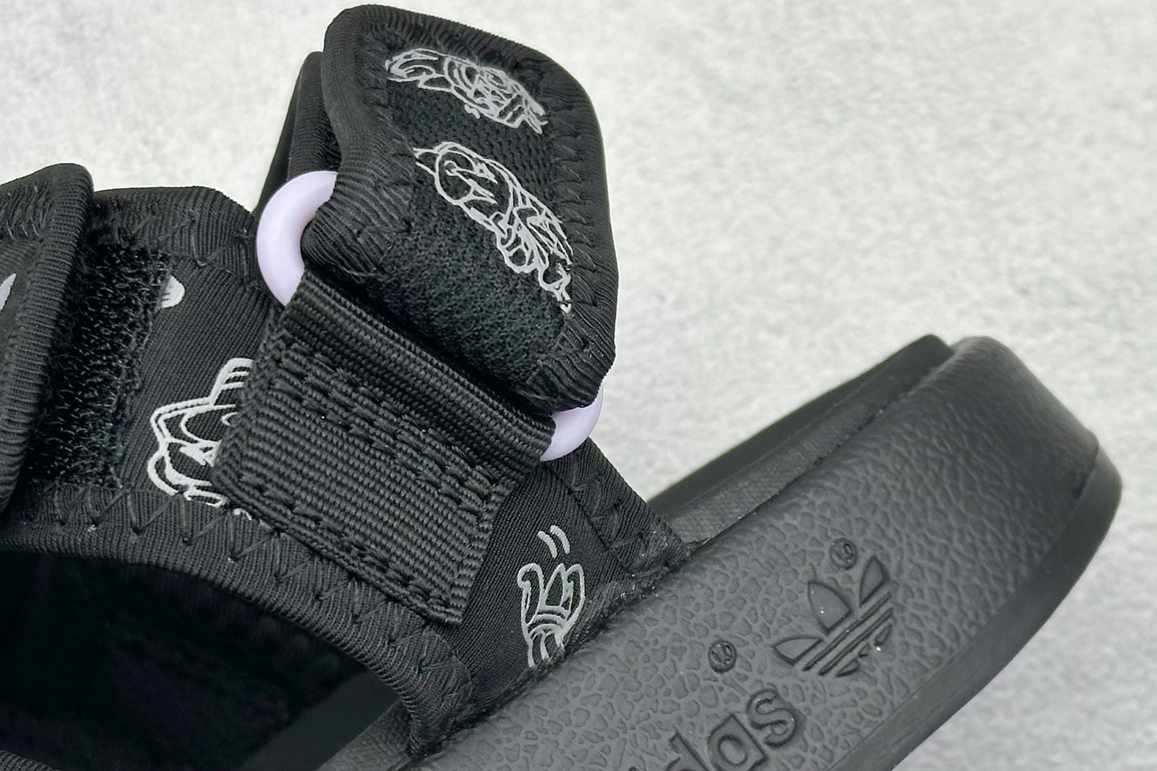 140 adidas originals Adilette Sandal 4.0 休闲运动 沙滩凉鞋 GX2185