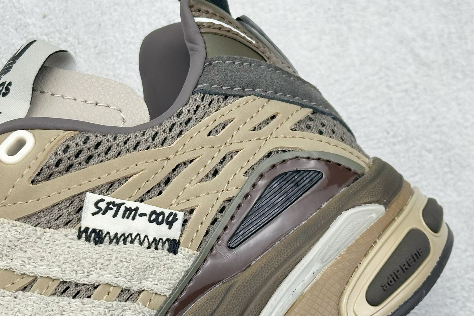 220 SFTM x AD Originals Adistar Cushion 复古前卫科技休闲运动老爹鞋 JR8044-Chinese UA Cheap High Quatity Brand Clothes Bags handbags Sneakers wholesale wholesaler seller from China Factory suppliers Fashion Clothing Shoes best Quality Beautiful Price 220 SFTM x AD Originals Adistar Cushion 复古前卫科技休闲运动老爹鞋 JR8044