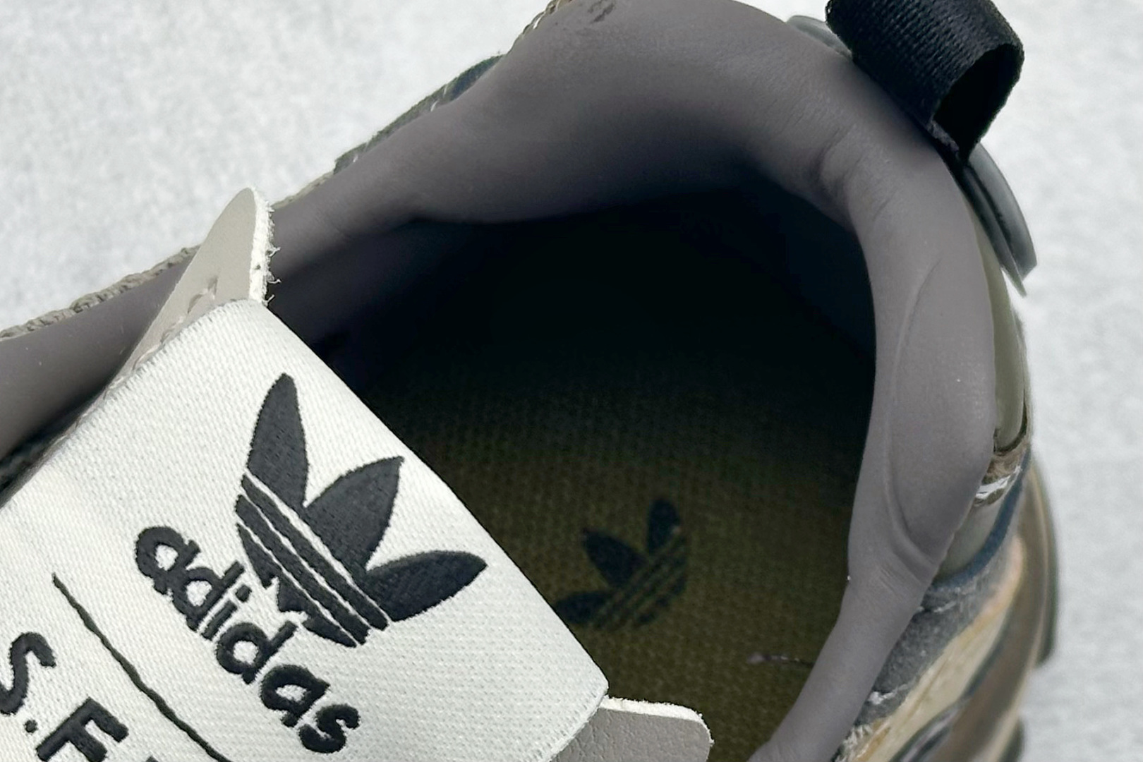 220 SFTM x AD Originals Adistar Cushion 复古前卫科技休闲运动老爹鞋 JR8044-Chinese UA Cheap High Quatity Brand Clothes Bags handbags Sneakers wholesale wholesaler seller from China Factory suppliers Fashion Clothing Shoes best Quality Beautiful Price 220 SFTM x AD Originals Adistar Cushion 复古前卫科技休闲运动老爹鞋 JR8044