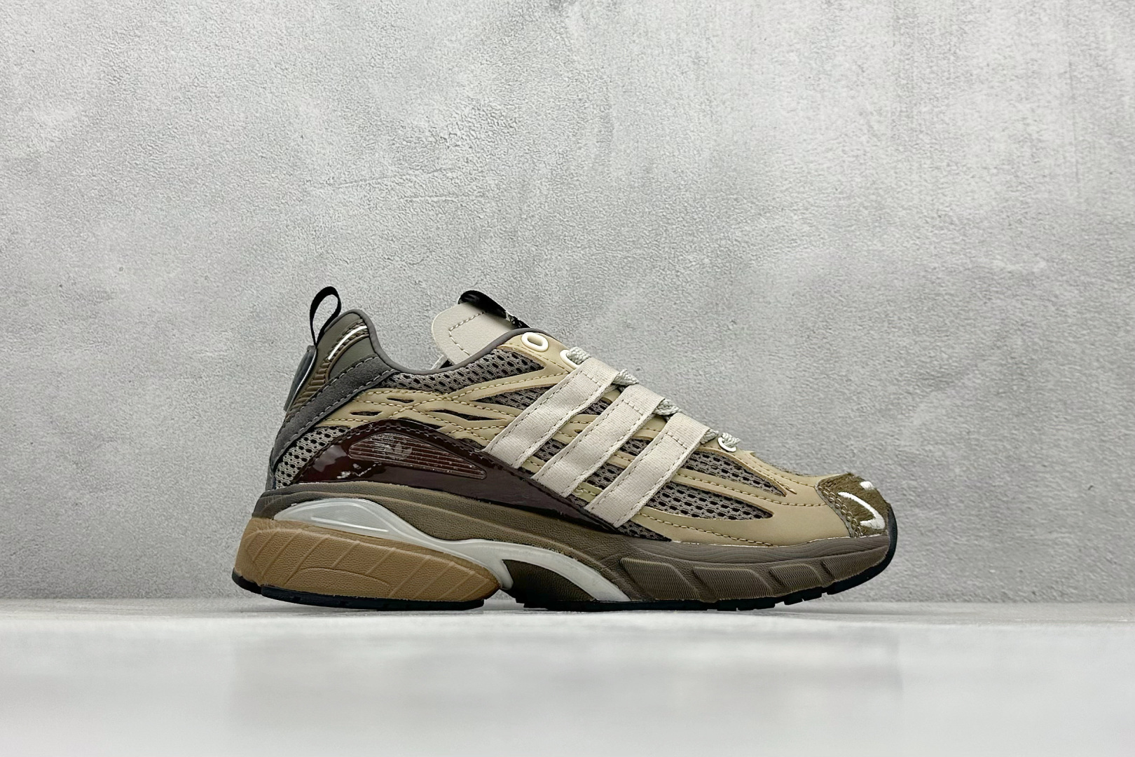 220 SFTM x AD Originals Adistar Cushion 复古前卫科技休闲运动老爹鞋 JR8044-Chinese UA Cheap High Quatity Brand Clothes Bags handbags Sneakers wholesale wholesaler seller from China Factory suppliers Fashion Clothing Shoes best Quality Beautiful Price 220 SFTM x AD Originals Adistar Cushion 复古前卫科技休闲运动老爹鞋 JR8044