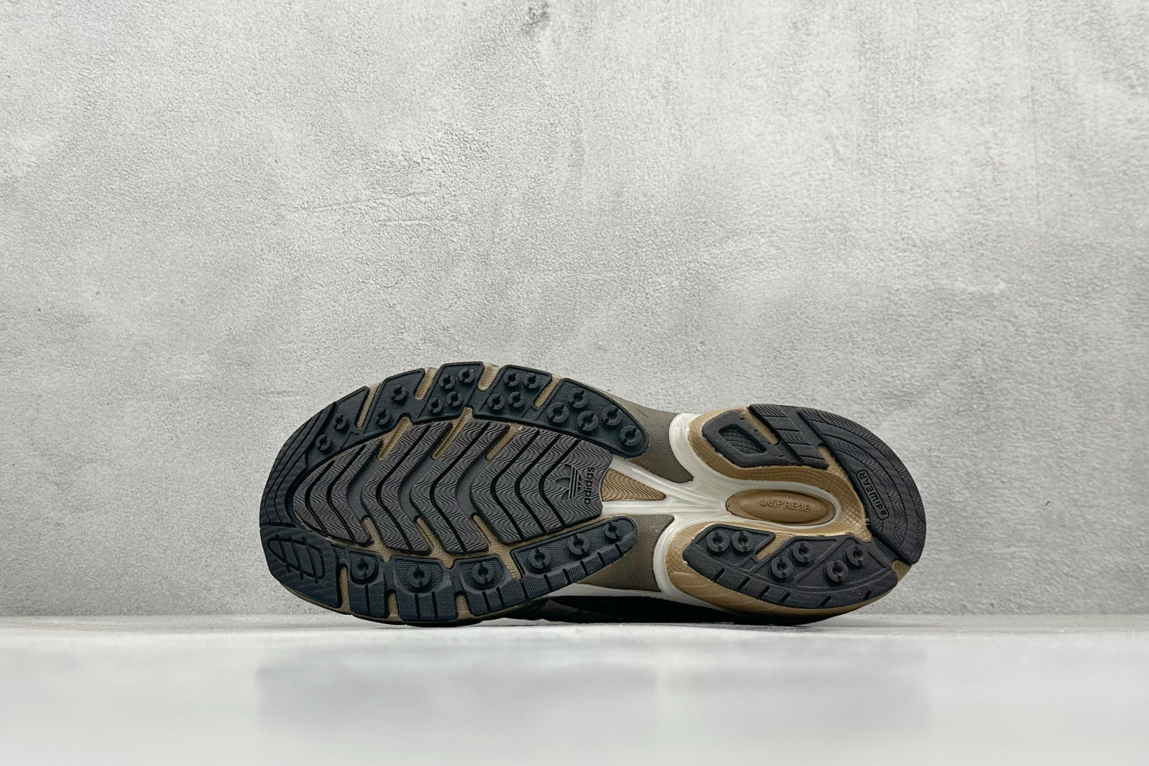 220 SFTM x AD Originals Adistar Cushion 复古前卫科技休闲运动老爹鞋 JR8044-Chinese UA Cheap High Quatity Brand Clothes Bags handbags Sneakers wholesale wholesaler seller from China Factory suppliers Fashion Clothing Shoes best Quality Beautiful Price 220 SFTM x AD Originals Adistar Cushion 复古前卫科技休闲运动老爹鞋 JR8044