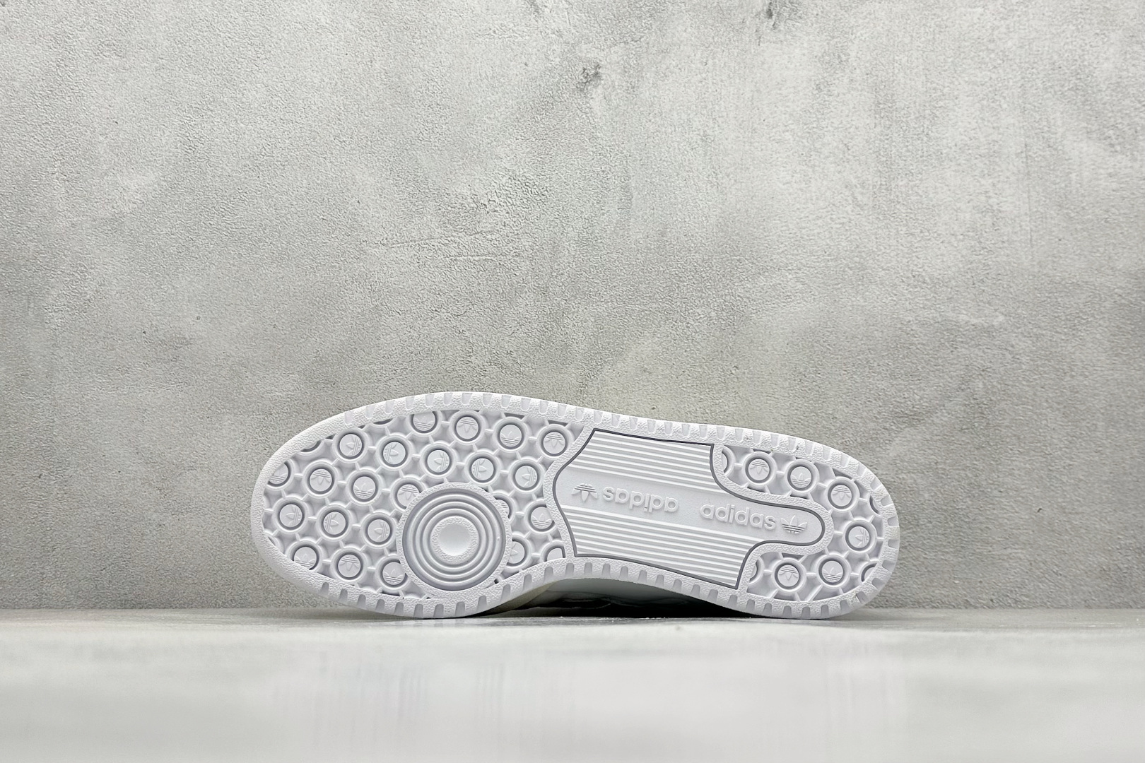 220 Adidas Forum Low CL 低帮百搭潮流休闲运动板鞋 ID7995-Chinese UA Cheap High Quatity Brand Clothes Bags handbags Sneakers wholesale wholesaler seller from China Factory suppliers Fashion Clothing Shoes best Quality Beautiful Price 220 Adidas Forum Low CL 低帮百搭潮流休闲运动板鞋 ID7995