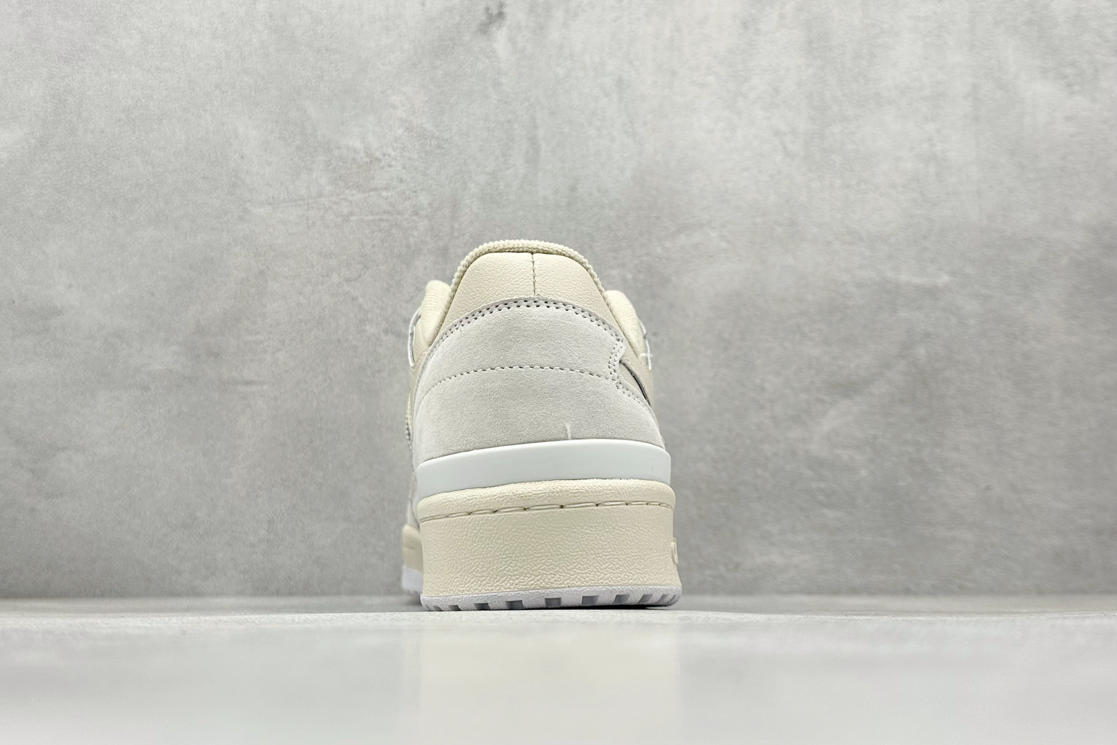 220 Adidas Forum Low CL 低帮百搭潮流休闲运动板鞋 ID7995-Chinese UA Cheap High Quatity Brand Clothes Bags handbags Sneakers wholesale wholesaler seller from China Factory suppliers Fashion Clothing Shoes best Quality Beautiful Price 220 Adidas Forum Low CL 低帮百搭潮流休闲运动板鞋 ID7995