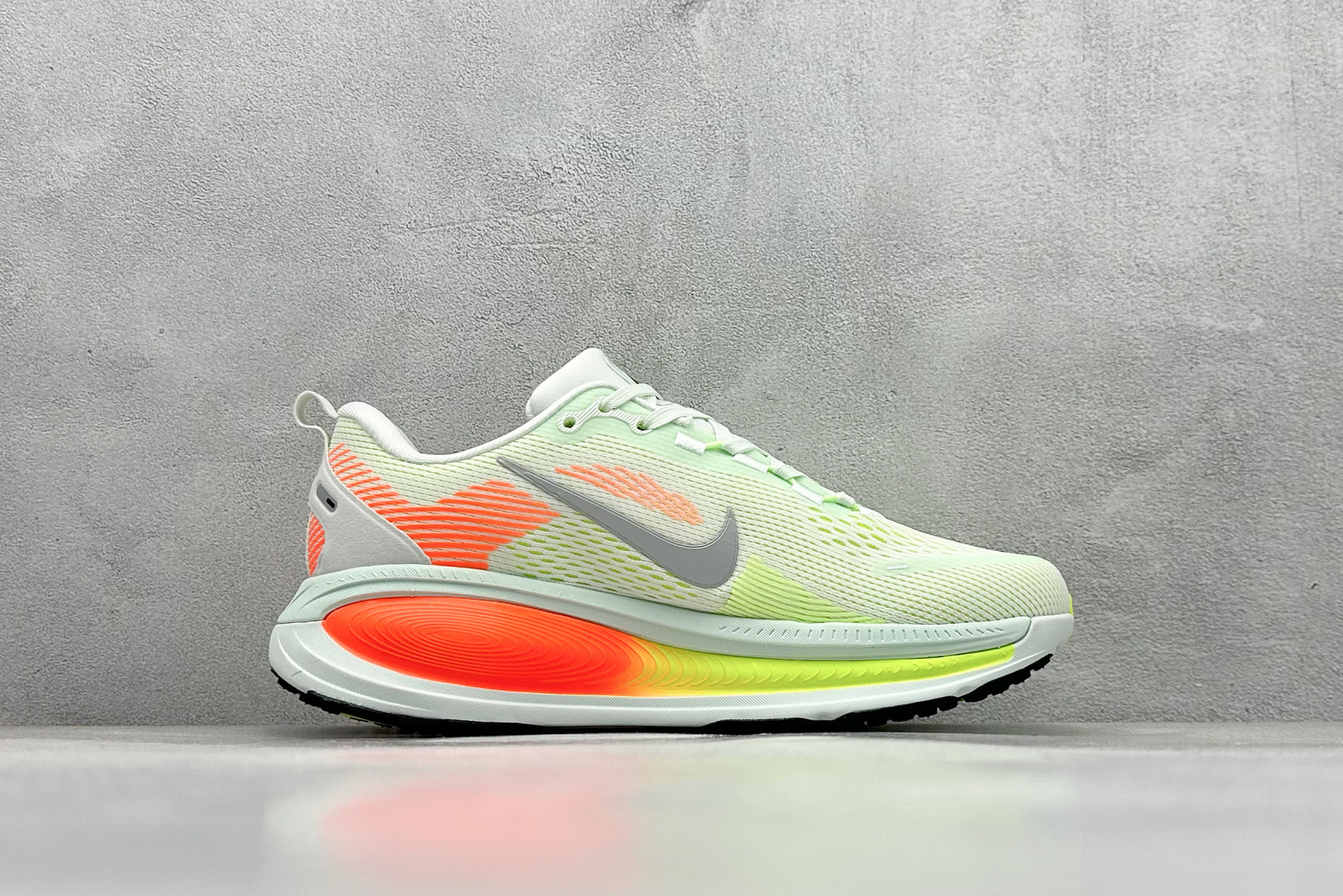 200 FS版 NK Zoom VOMERO 18 轻量跑鞋 耐克网透面气 训跑练步鞋 HM6803-300-Chinese UA Cheap High Quatity Brand Clothes Bags handbags Sneakers wholesale wholesaler seller from China Factory suppliers Fashion Clothing Shoes best Quality Beautiful Price 200 FS版 NK Zoom VOMERO 18 轻量跑鞋 耐克网透面气 训跑练步鞋 HM6803-300