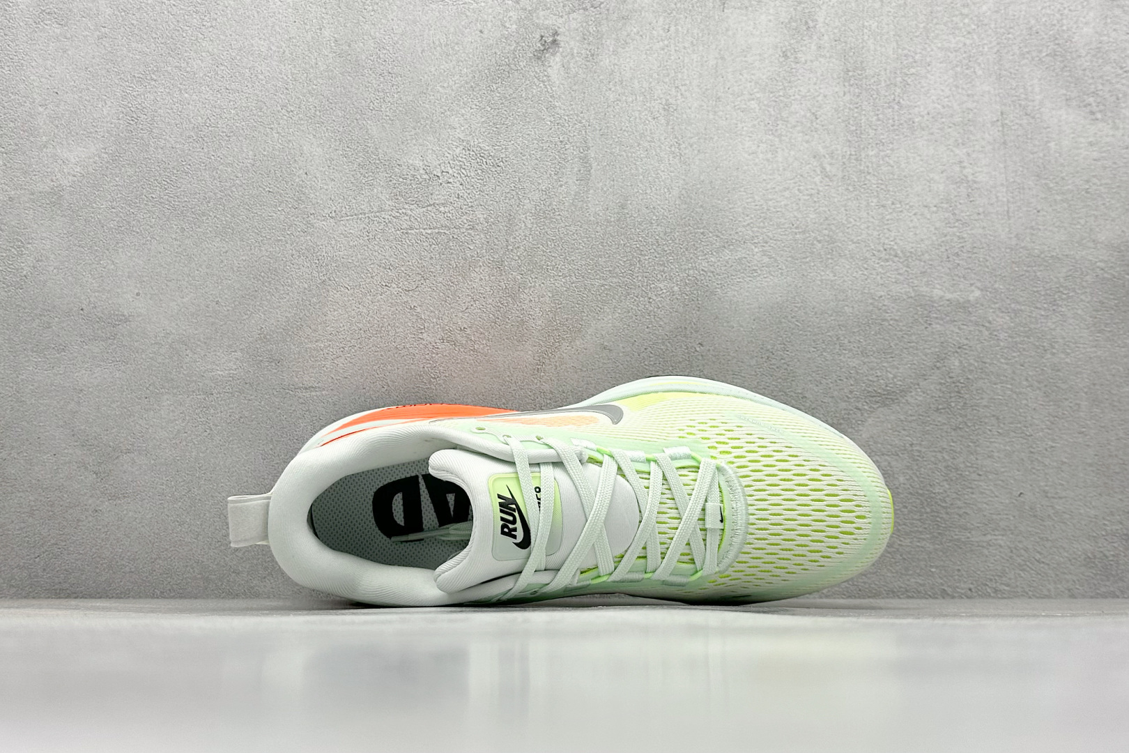 200 FS版 NK Zoom VOMERO 18 轻量跑鞋 耐克网透面气 训跑练步鞋 HM6803-300-Chinese UA Cheap High Quatity Brand Clothes Bags handbags Sneakers wholesale wholesaler seller from China Factory suppliers Fashion Clothing Shoes best Quality Beautiful Price 200 FS版 NK Zoom VOMERO 18 轻量跑鞋 耐克网透面气 训跑练步鞋 HM6803-300