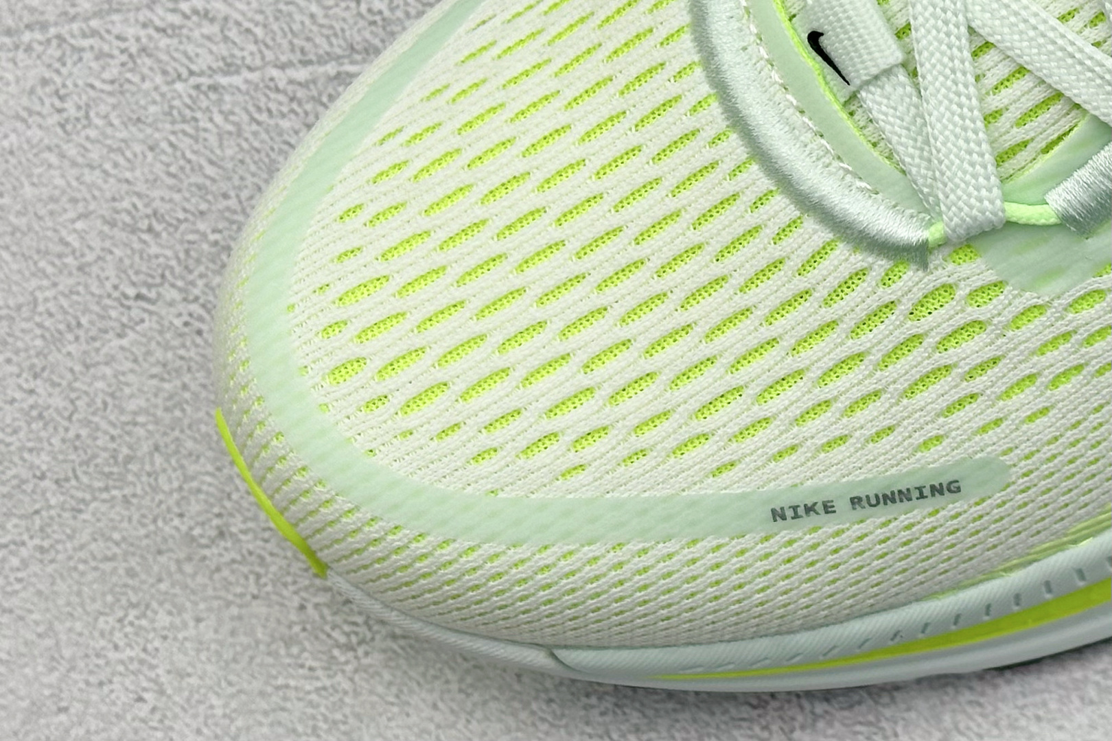 200 FS版 NK Zoom VOMERO 18 轻量跑鞋 耐克网透面气 训跑练步鞋 HM6803-300-Chinese UA Cheap High Quatity Brand Clothes Bags handbags Sneakers wholesale wholesaler seller from China Factory suppliers Fashion Clothing Shoes best Quality Beautiful Price 200 FS版 NK Zoom VOMERO 18 轻量跑鞋 耐克网透面气 训跑练步鞋 HM6803-300