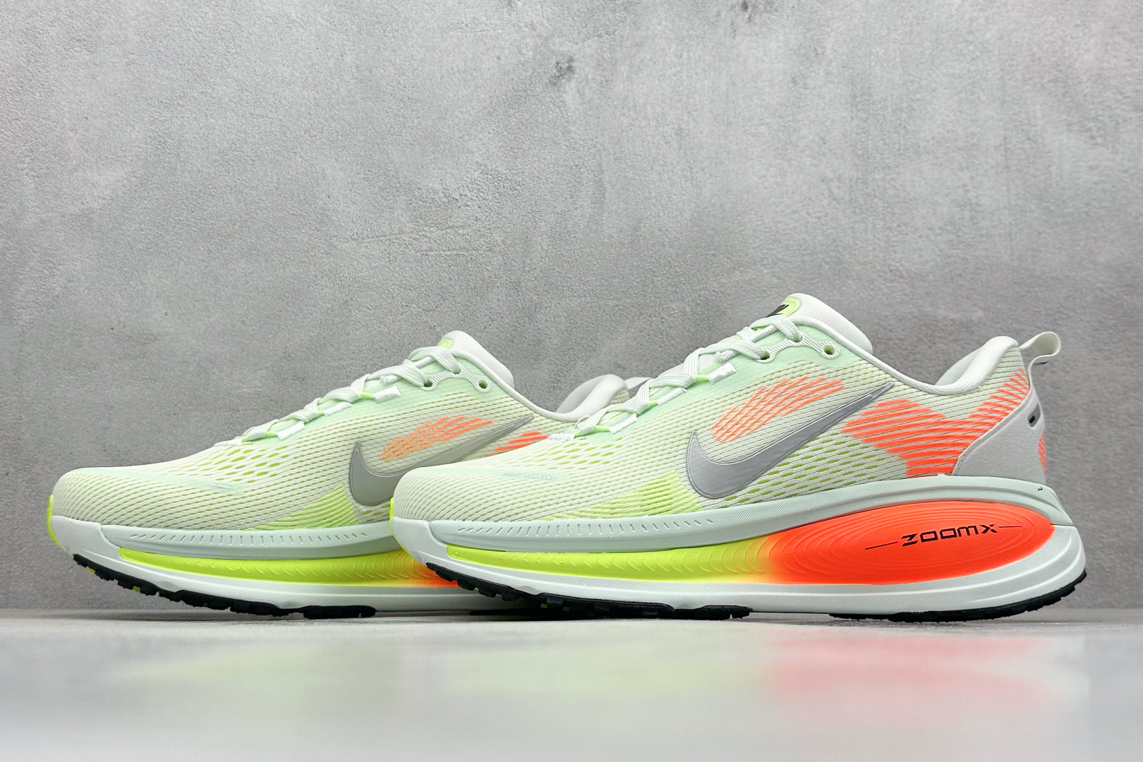 200 FS版 NK Zoom VOMERO 18 轻量跑鞋 耐克网透面气 训跑练步鞋 HM6803-300-Chinese UA Cheap High Quatity Brand Clothes Bags handbags Sneakers wholesale wholesaler seller from China Factory suppliers Fashion Clothing Shoes best Quality Beautiful Price 200 FS版 NK Zoom VOMERO 18 轻量跑鞋 耐克网透面气 训跑练步鞋 HM6803-300