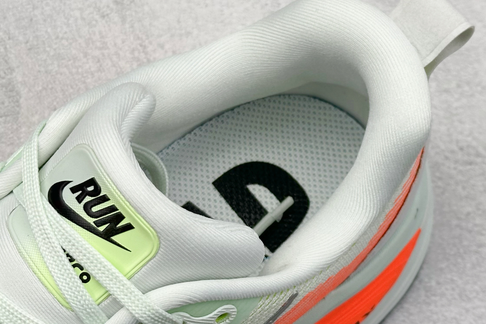 200 FS版 NK Zoom VOMERO 18 轻量跑鞋 耐克网透面气 训跑练步鞋 HM6803-300-Chinese UA Cheap High Quatity Brand Clothes Bags handbags Sneakers wholesale wholesaler seller from China Factory suppliers Fashion Clothing Shoes best Quality Beautiful Price 200 FS版 NK Zoom VOMERO 18 轻量跑鞋 耐克网透面气 训跑练步鞋 HM6803-300