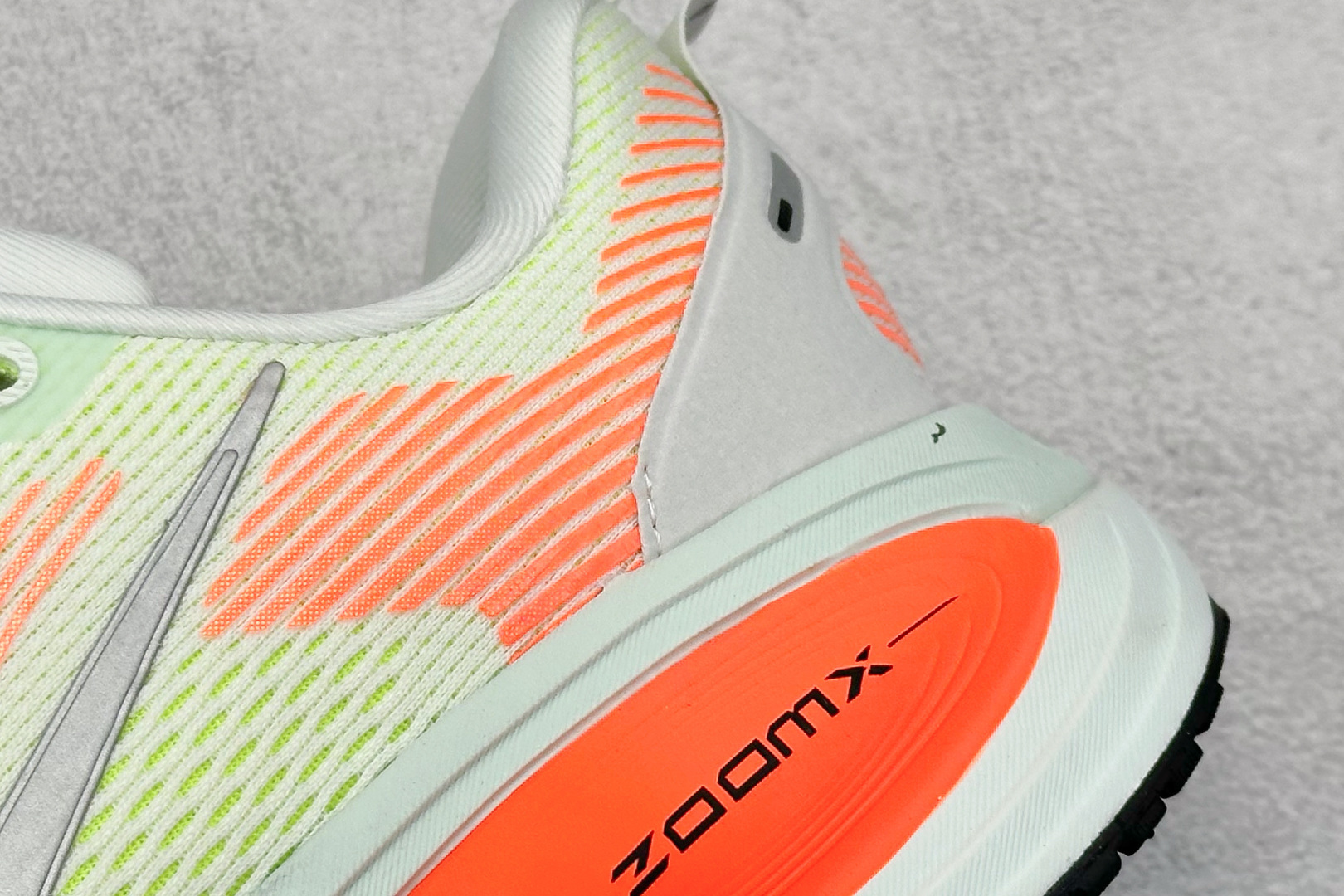 200 FS版 NK Zoom VOMERO 18 轻量跑鞋 耐克网透面气 训跑练步鞋 HM6803-300-Chinese UA Cheap High Quatity Brand Clothes Bags handbags Sneakers wholesale wholesaler seller from China Factory suppliers Fashion Clothing Shoes best Quality Beautiful Price 200 FS版 NK Zoom VOMERO 18 轻量跑鞋 耐克网透面气 训跑练步鞋 HM6803-300