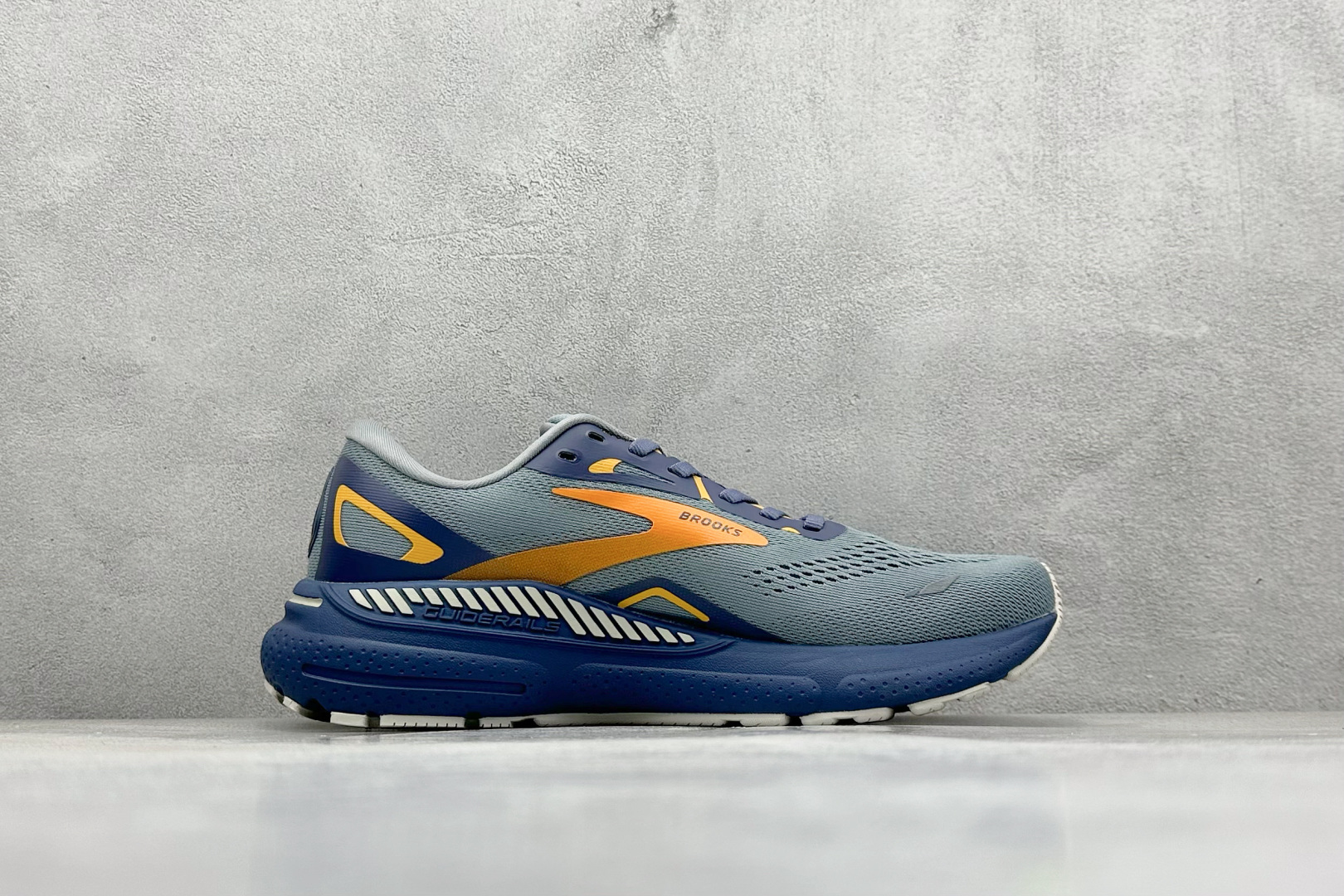 180 Z版Brooks Adrenaline GTS 23 布鲁克斯网面运动鞋 110391 1D 027