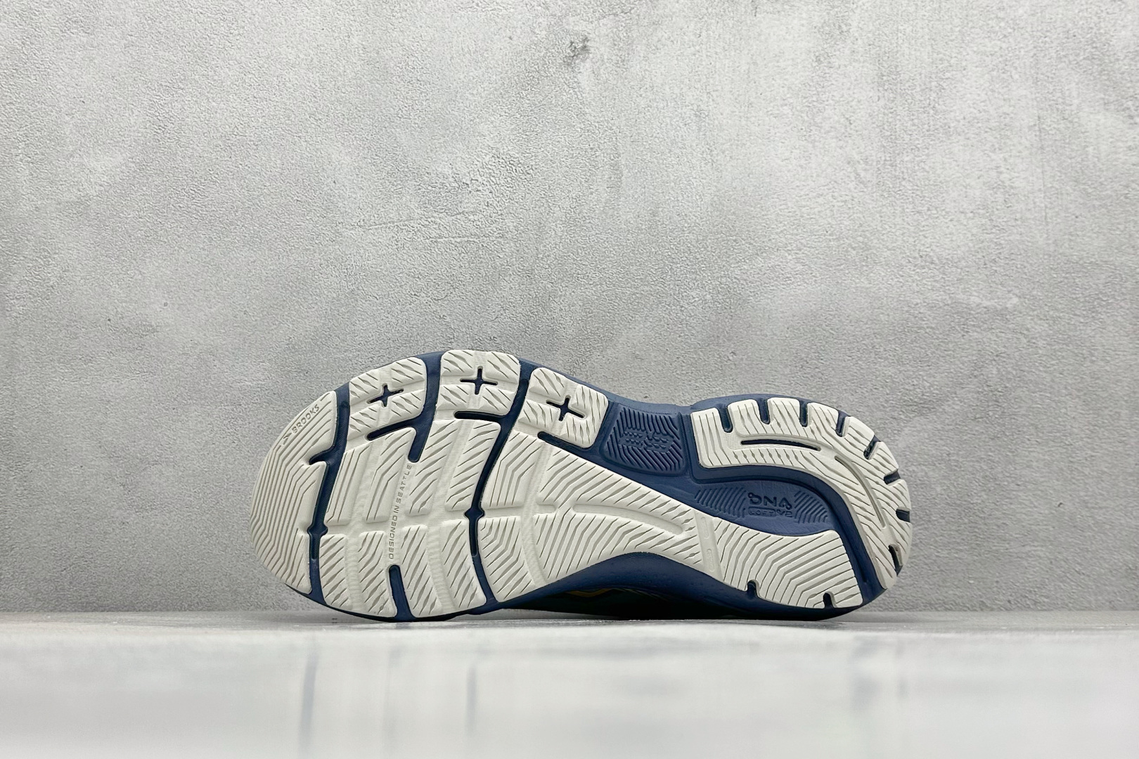 180 Z版Brooks Adrenaline GTS 23 布鲁克斯网面运动鞋 110391 1D 027