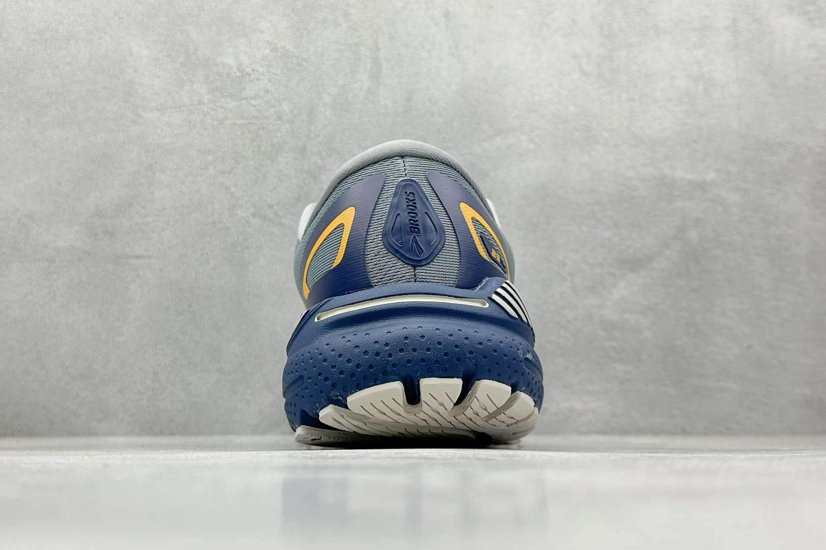 180 Z版Brooks Adrenaline GTS 23 布鲁克斯网面运动鞋 110391 1D 027