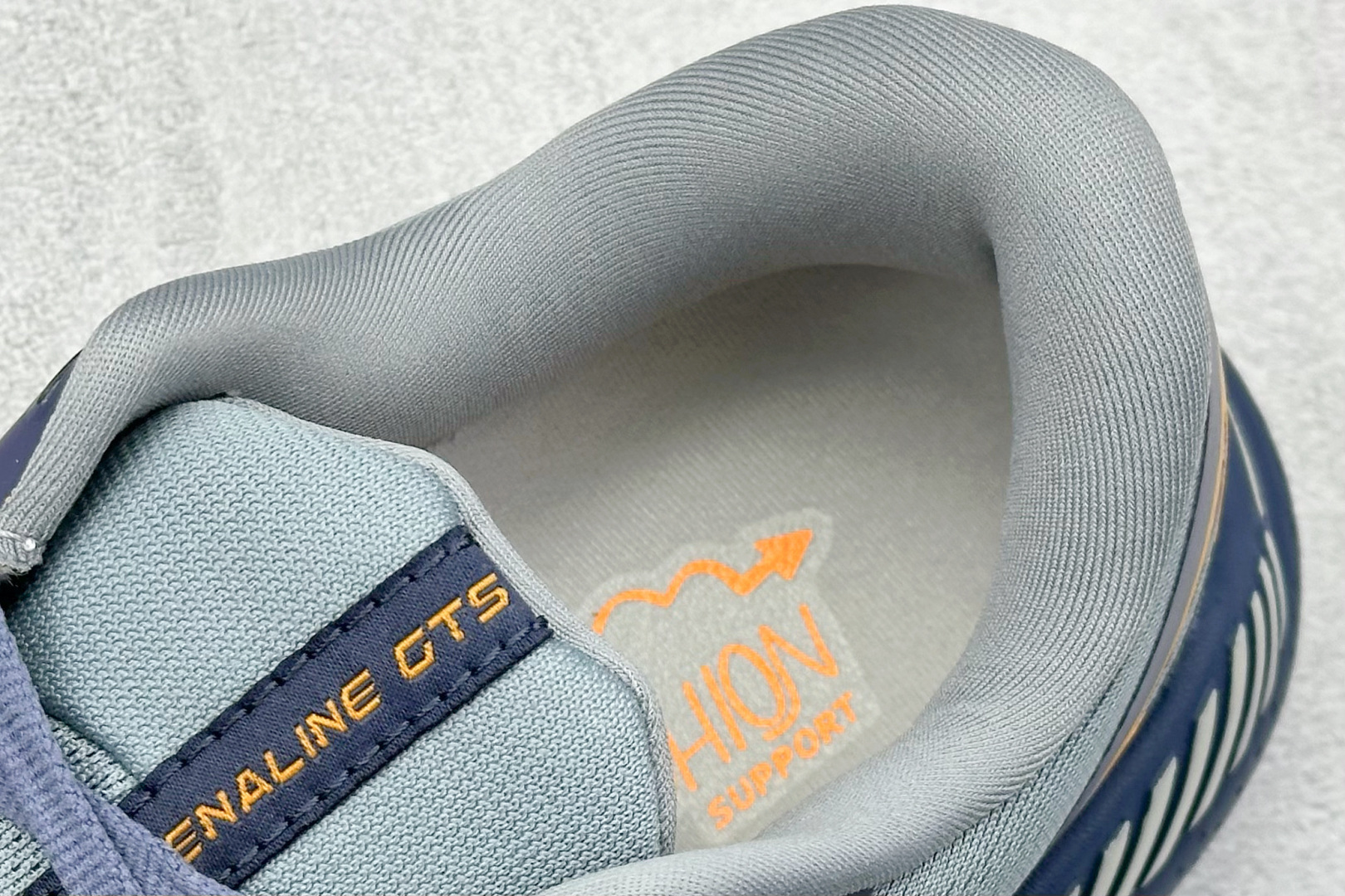 180 Z版Brooks Adrenaline GTS 23 布鲁克斯网面运动鞋 110391 1D 027