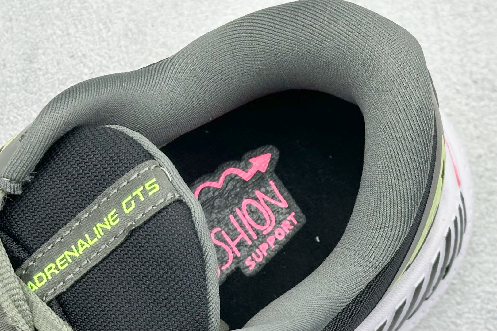 180 Z版Brooks Adrenaline GTS 23 布鲁克斯网面运动鞋 120381 1B 037-Chinese UA Cheap High Quatity Brand Clothes Bags handbags Sneakers wholesale wholesaler seller from China Factory suppliers Fashion Clothing Shoes best Quality Beautiful Price 180 Z版Brooks Adrenaline GTS 23 布鲁克斯网面运动鞋 120381 1B 037