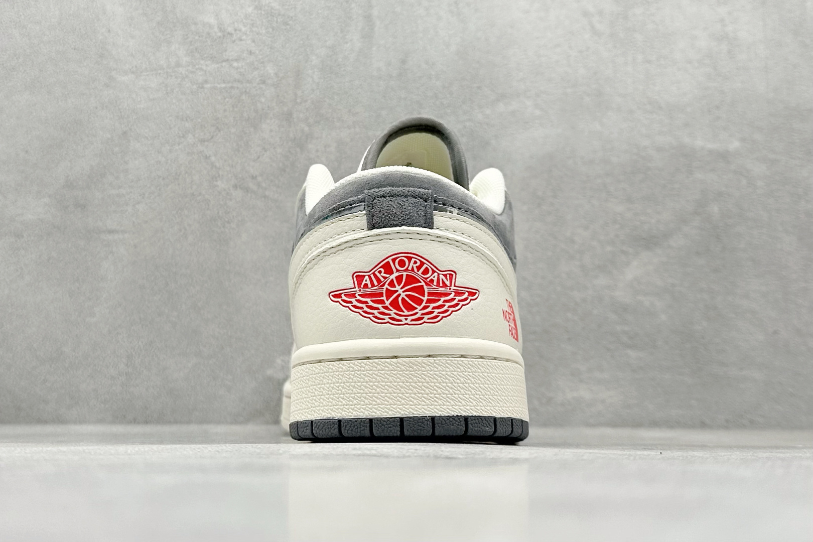220 XC版 Air Jordan 1 Retro Low x The North Face 米灰红小钩 SJ9950-039