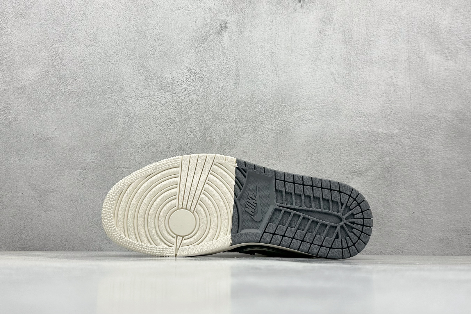 220 XC版 Air Jordan 1 Retro Low x The North Face 米灰红小钩 SJ9950-039