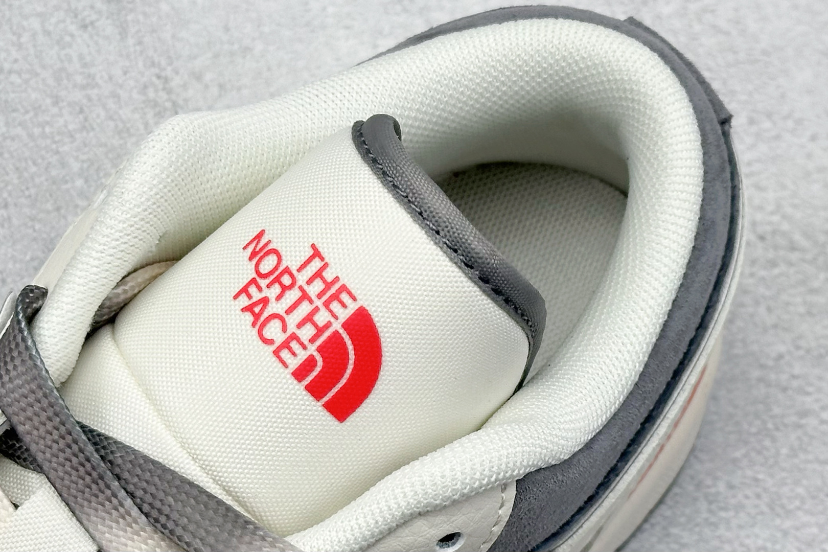 220 XC版 Air Jordan 1 Retro Low x The North Face 米灰红小钩 SJ9950-039