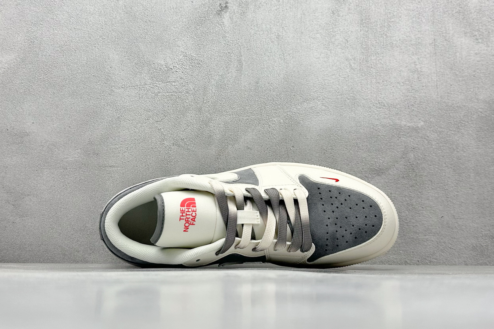 220 XC版 Air Jordan 1 Retro Low x The North Face 米灰红小钩 SJ9950-039