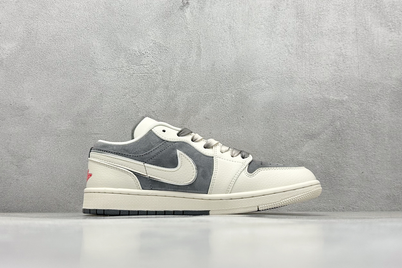 220 XC版 Air Jordan 1 Retro Low x The North Face 米灰红小钩 SJ9950-039