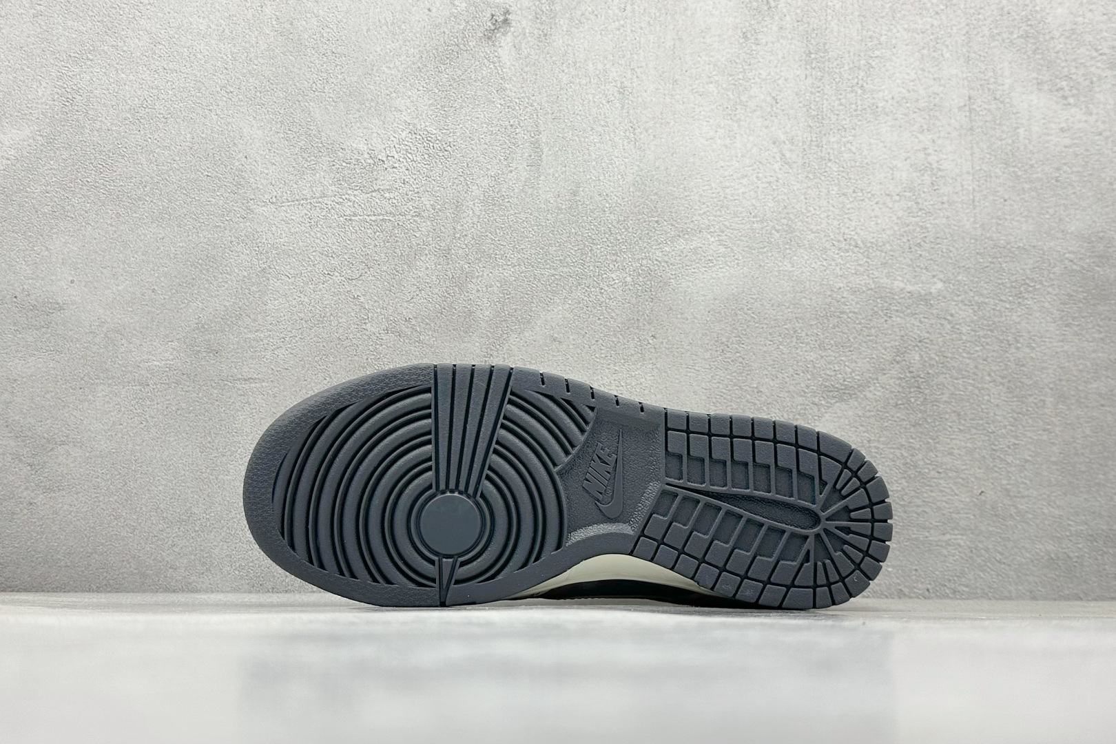 240 XC版 Nk SB Dunk Low 石头岛联名 黑白双勾 周年高端定制 低帮休闲板鞋 DJ2024-087-Chinese UA Cheap High Quatity Brand Clothes Bags handbags Sneakers wholesale wholesaler seller from China Factory suppliers Fashion Clothing Shoes best Quality Beautiful Price 240 XC版 Nk SB Dunk Low 石头岛联名 黑白双勾 周年高端定制 低帮休闲板鞋 DJ2024-087