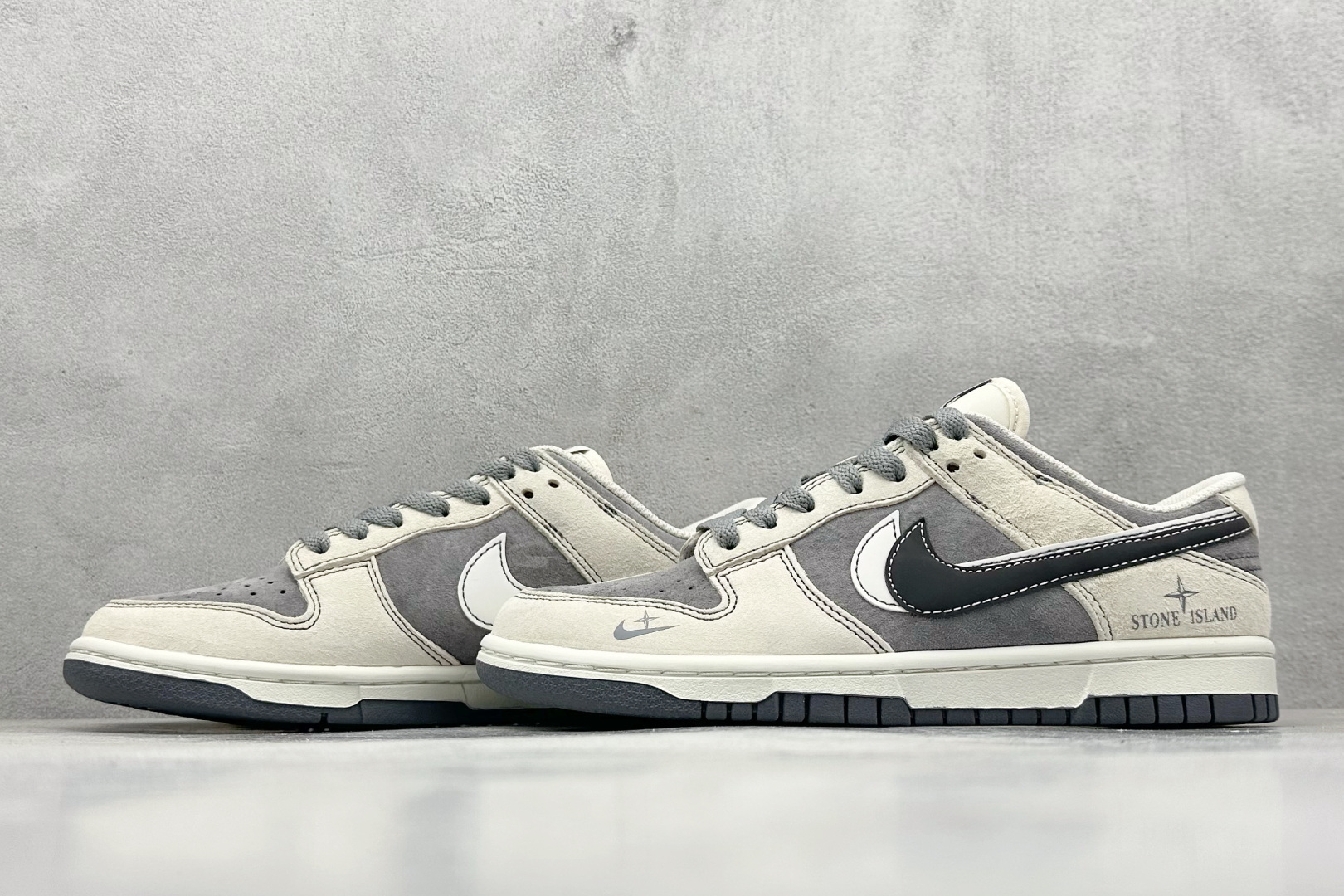 240 XC版 Nk SB Dunk Low 石头岛联名 黑白双勾 周年高端定制 低帮休闲板鞋 DJ2024-087-Chinese UA Cheap High Quatity Brand Clothes Bags handbags Sneakers wholesale wholesaler seller from China Factory suppliers Fashion Clothing Shoes best Quality Beautiful Price 240 XC版 Nk SB Dunk Low 石头岛联名 黑白双勾 周年高端定制 低帮休闲板鞋 DJ2024-087