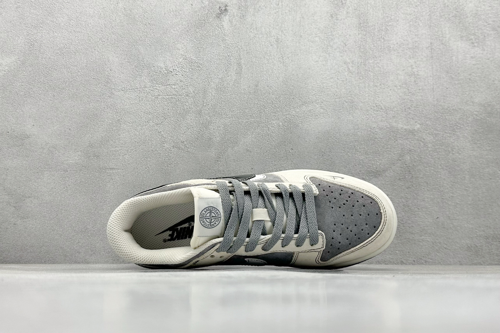 240 XC版 Nk SB Dunk Low 石头岛联名 黑白双勾 周年高端定制 低帮休闲板鞋 DJ2024-087-Chinese UA Cheap High Quatity Brand Clothes Bags handbags Sneakers wholesale wholesaler seller from China Factory suppliers Fashion Clothing Shoes best Quality Beautiful Price 240 XC版 Nk SB Dunk Low 石头岛联名 黑白双勾 周年高端定制 低帮休闲板鞋 DJ2024-087