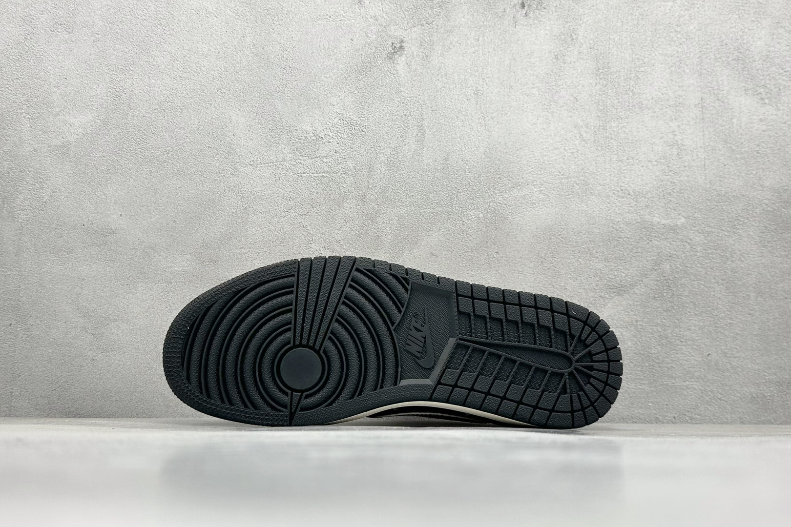 280 XC版Travis Scott x Fragment Design x Air Jordan 1 Low SP AJ1 乔1 权志龙联名 黑白菊花 低帮文化休闲板鞋 XS2024-047-Chinese UA Cheap High Quatity Brand Clothes Bags handbags Sneakers wholesale wholesaler seller from China Factory suppliers Fashion Clothing Shoes best Quality Beautiful Price 280 XC版Travis Scott x Fragment Design x Air Jordan 1 Low SP AJ1 乔1 权志龙联名 黑白菊花 低帮文化休闲板鞋 XS2024-047