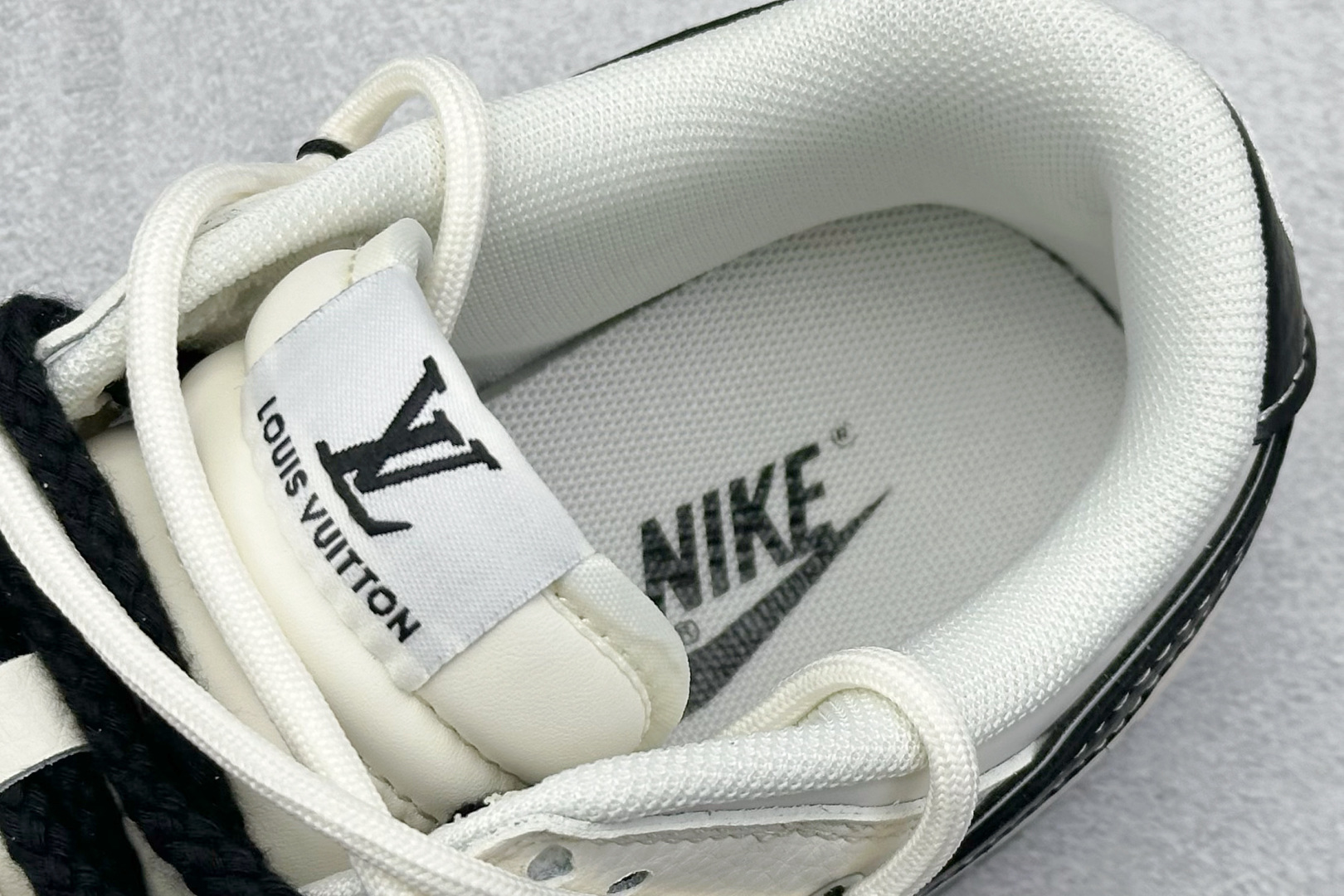 300 XC版Nike SB Dunk Low LV联名 米白绑带黑勾 周年高端定制 低帮休闲板鞋 YX5066-337-Chinese UA Cheap High Quatity Brand Clothes Bags handbags Sneakers wholesale wholesaler seller from China Factory suppliers Fashion Clothing Shoes best Quality Beautiful Price 300 XC版Nike SB Dunk Low LV联名 米白绑带黑勾 周年高端定制 低帮休闲板鞋 YX5066-337