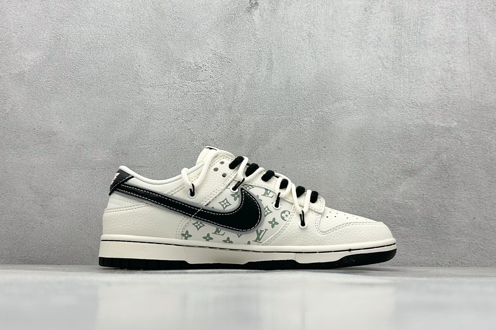 300 XC版Nike SB Dunk Low LV联名 米白绑带黑勾 周年高端定制 低帮休闲板鞋 YX5066-337-Chinese UA Cheap High Quatity Brand Clothes Bags handbags Sneakers wholesale wholesaler seller from China Factory suppliers Fashion Clothing Shoes best Quality Beautiful Price 300 XC版Nike SB Dunk Low LV联名 米白绑带黑勾 周年高端定制 低帮休闲板鞋 YX5066-337