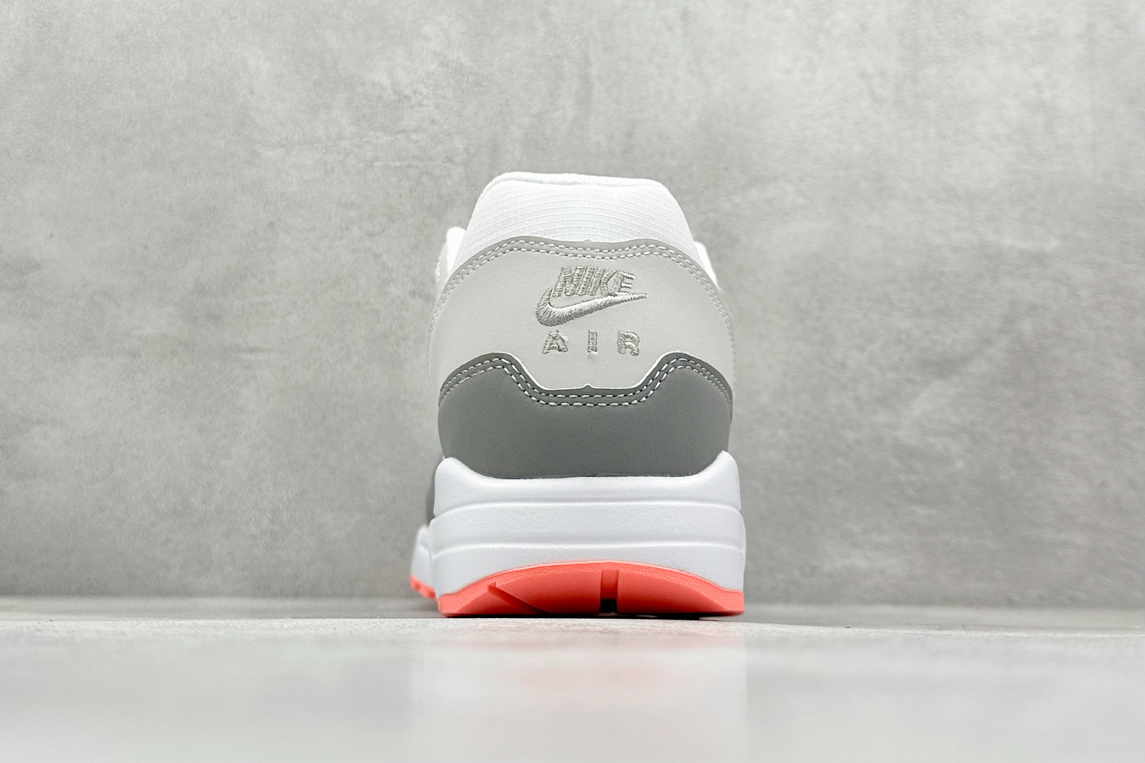 Nike Air Max 1 耐克半掌气垫复古跑步鞋 599820-100