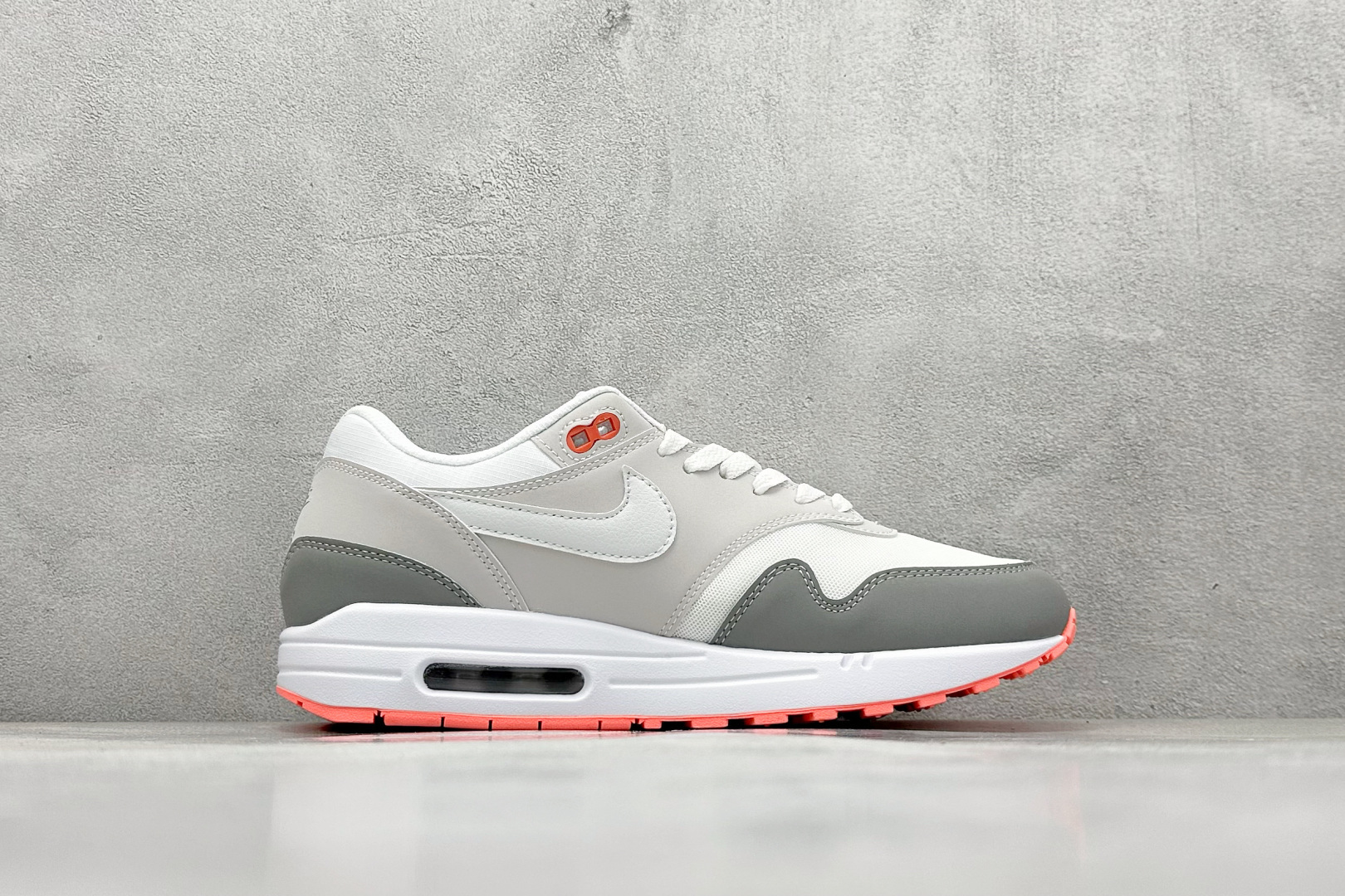 Nike Air Max 1 耐克半掌气垫复古跑步鞋 599820-100