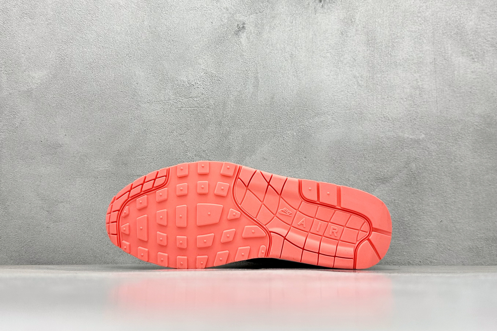 Nike Air Max 1 耐克半掌气垫复古跑步鞋 599820-100