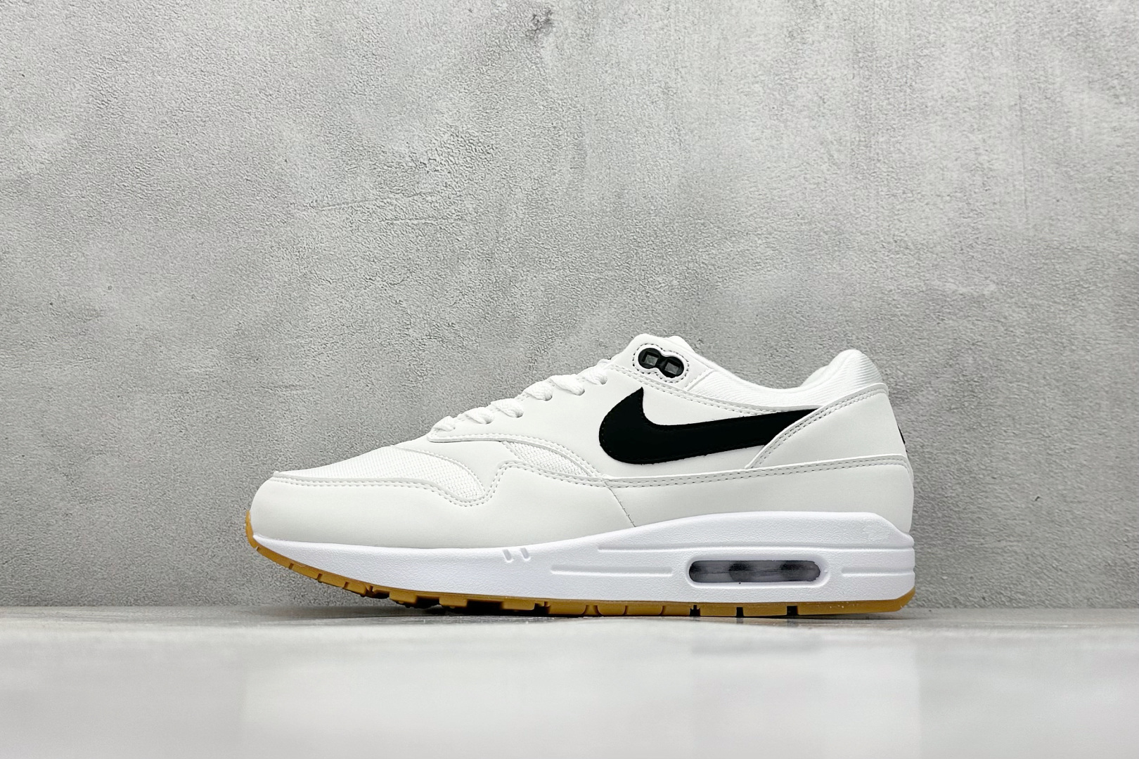 Nike Air Max 1 耐克半掌气垫复古跑步鞋 FN0697-100