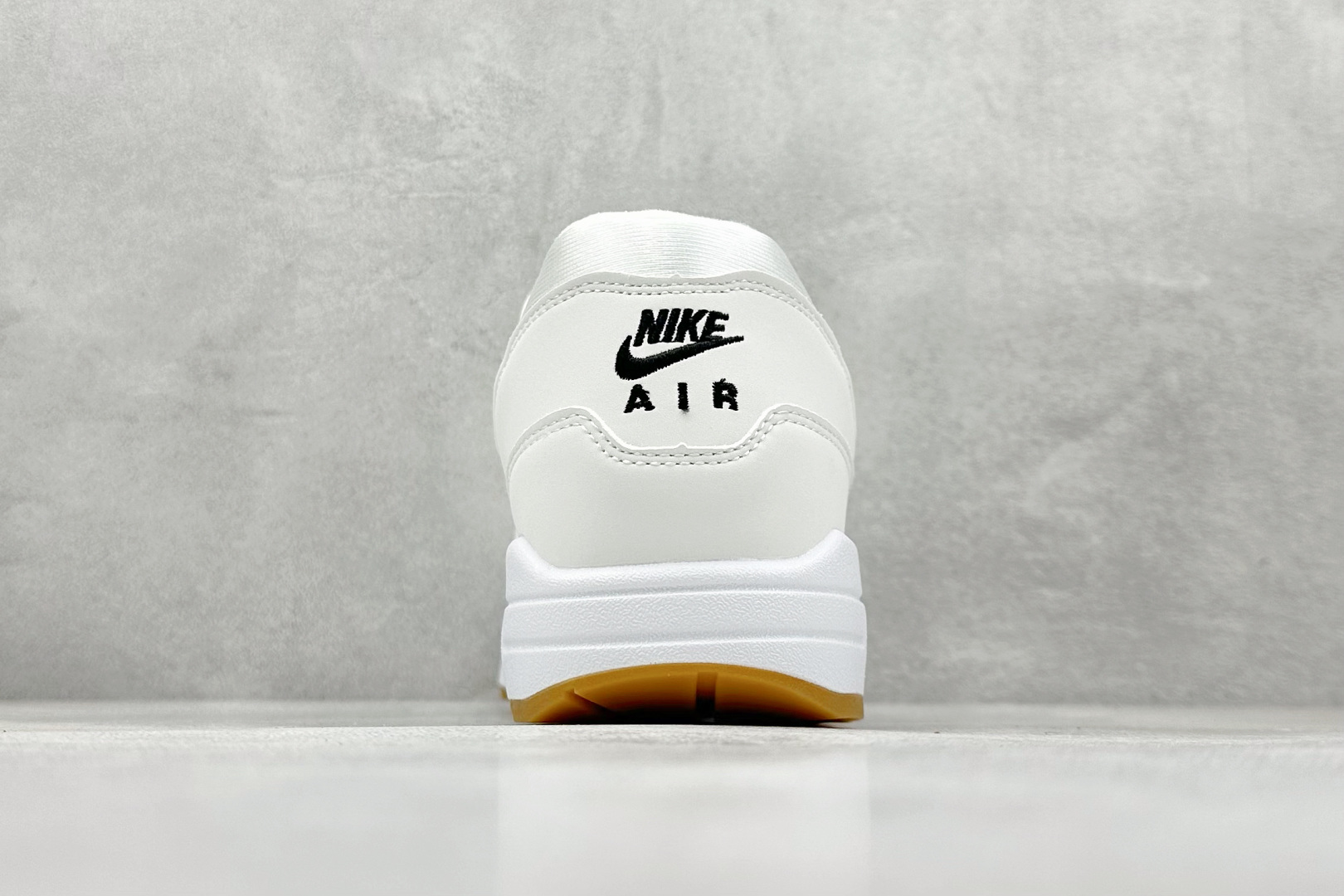 Nike Air Max 1 耐克半掌气垫复古跑步鞋 FN0697-100