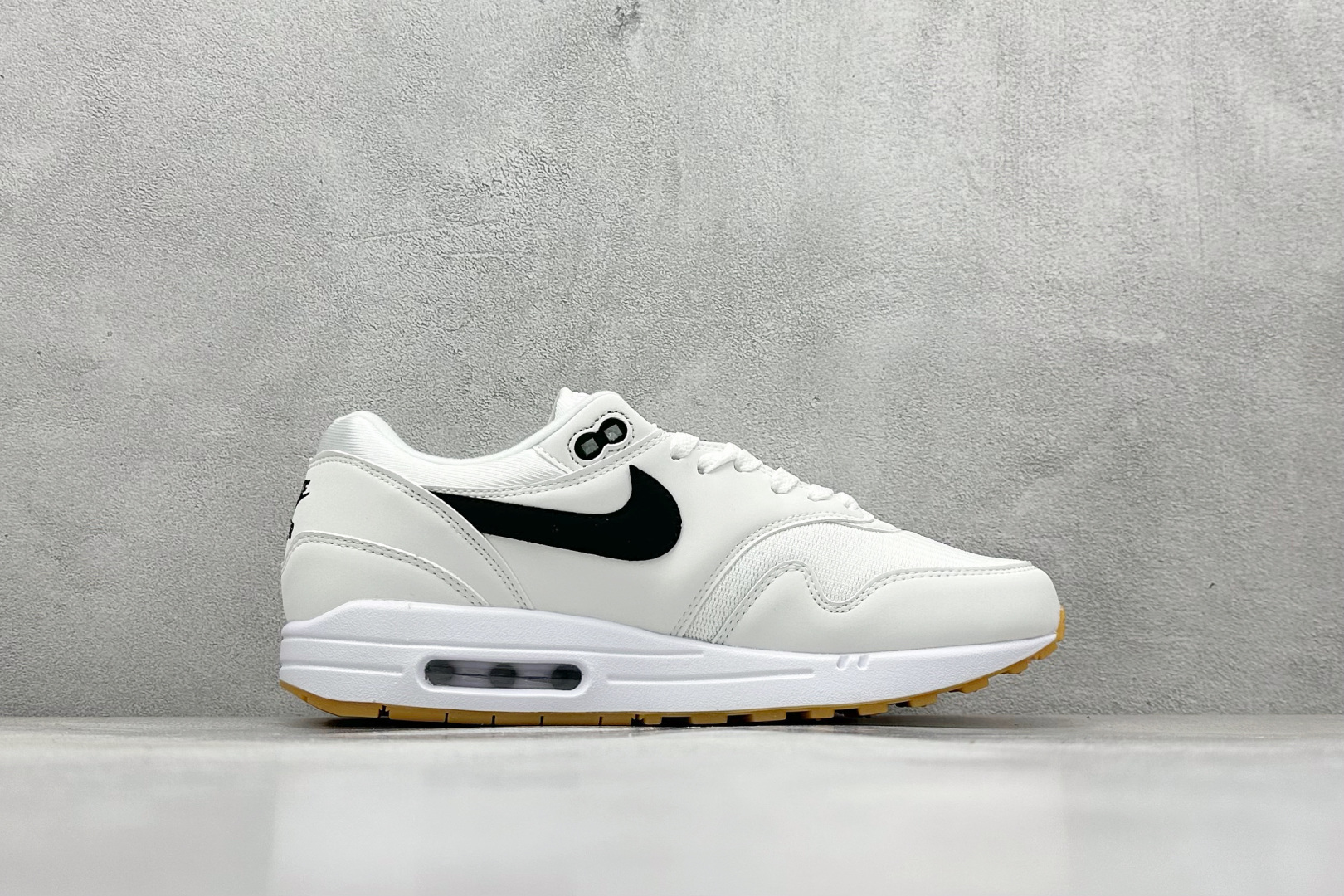 Nike Air Max 1 耐克半掌气垫复古跑步鞋 FN0697-100
