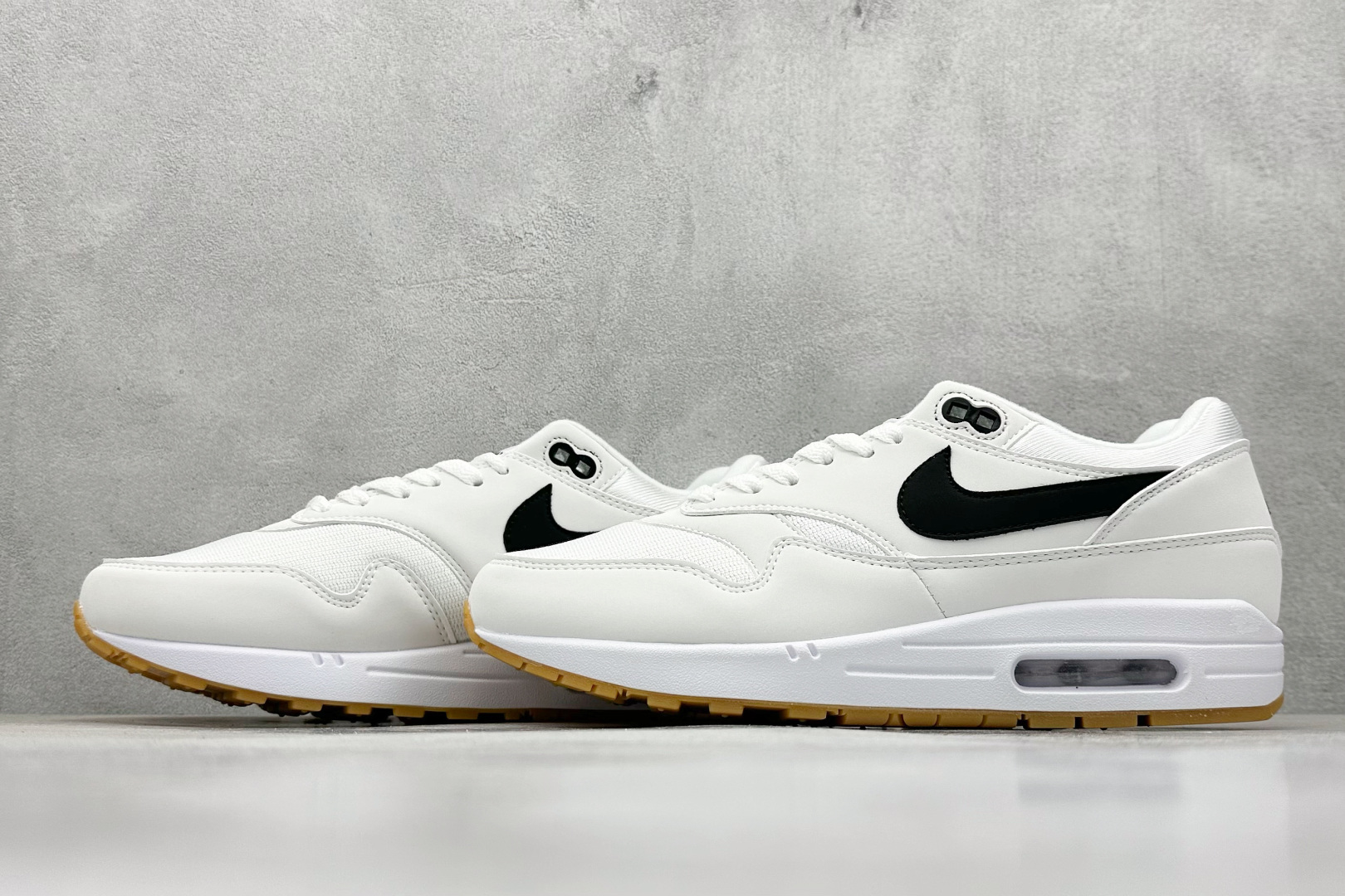 Nike Air Max 1 耐克半掌气垫复古跑步鞋 FN0697-100