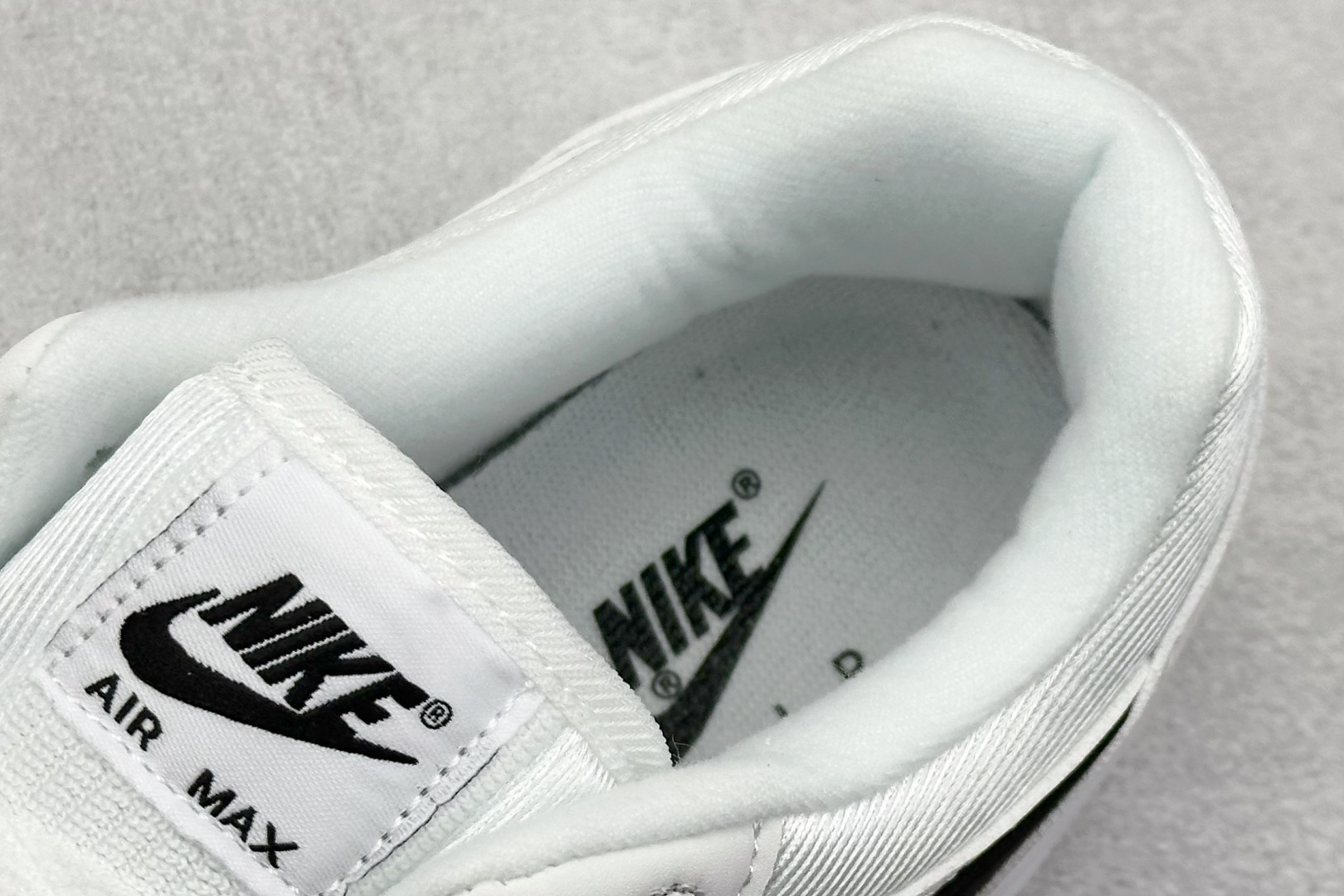 Nike Air Max 1 耐克半掌气垫复古跑步鞋 FN0697-100