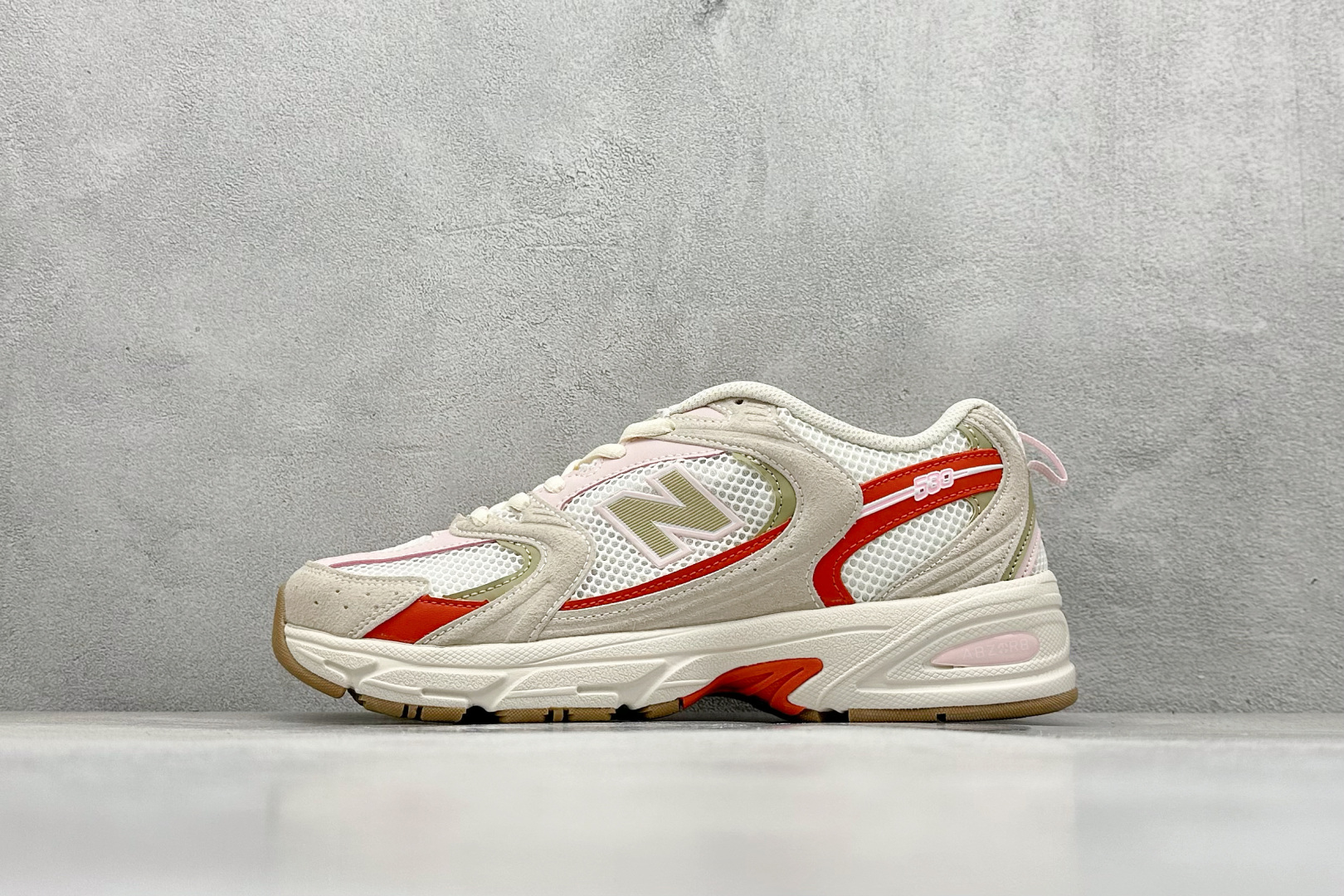 福利特价 放店私
New Balance NB530 新百伦复古透气跑步鞋 抛弃过往以皮革为主的人气轮廓