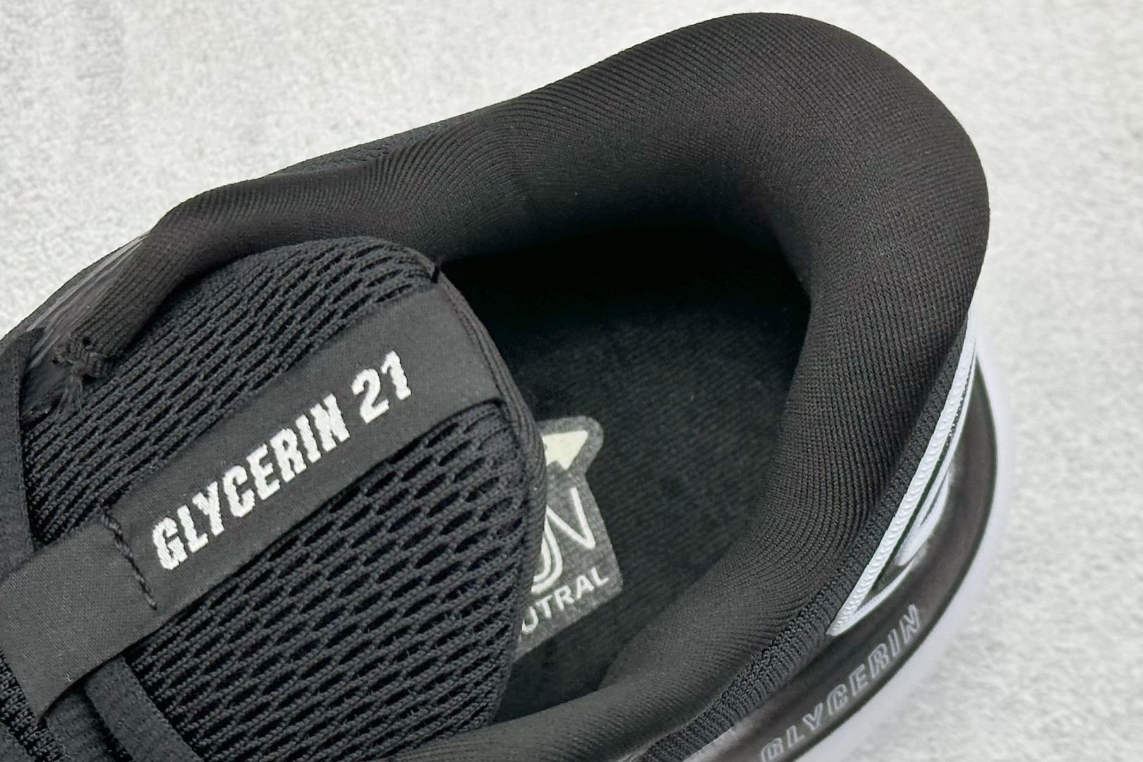 Z版Brooks 布鲁克斯 Glycerin 21 超弹轻盈跑步鞋 低帮透气缓震支撑休闲运动慢跑鞋 110419 2E 090 Z版Brooks 布鲁克斯 Glycerin 21 超弹轻盈跑步鞋 低帮透气缓震支撑休闲运动慢跑鞋 110419 2E 090