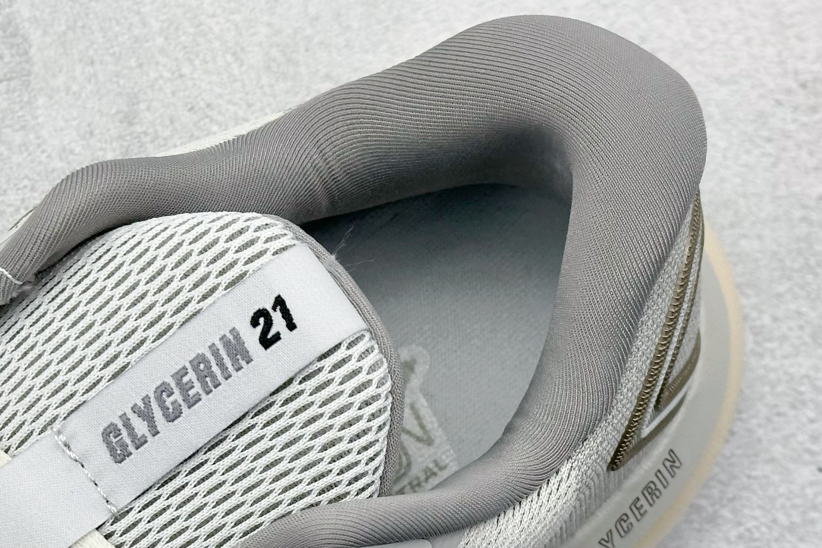 Z版Brooks 布鲁克斯 Glycerin 21 超弹轻盈跑步鞋 低帮透气缓震支撑休闲运动慢跑鞋 110419 1D 085