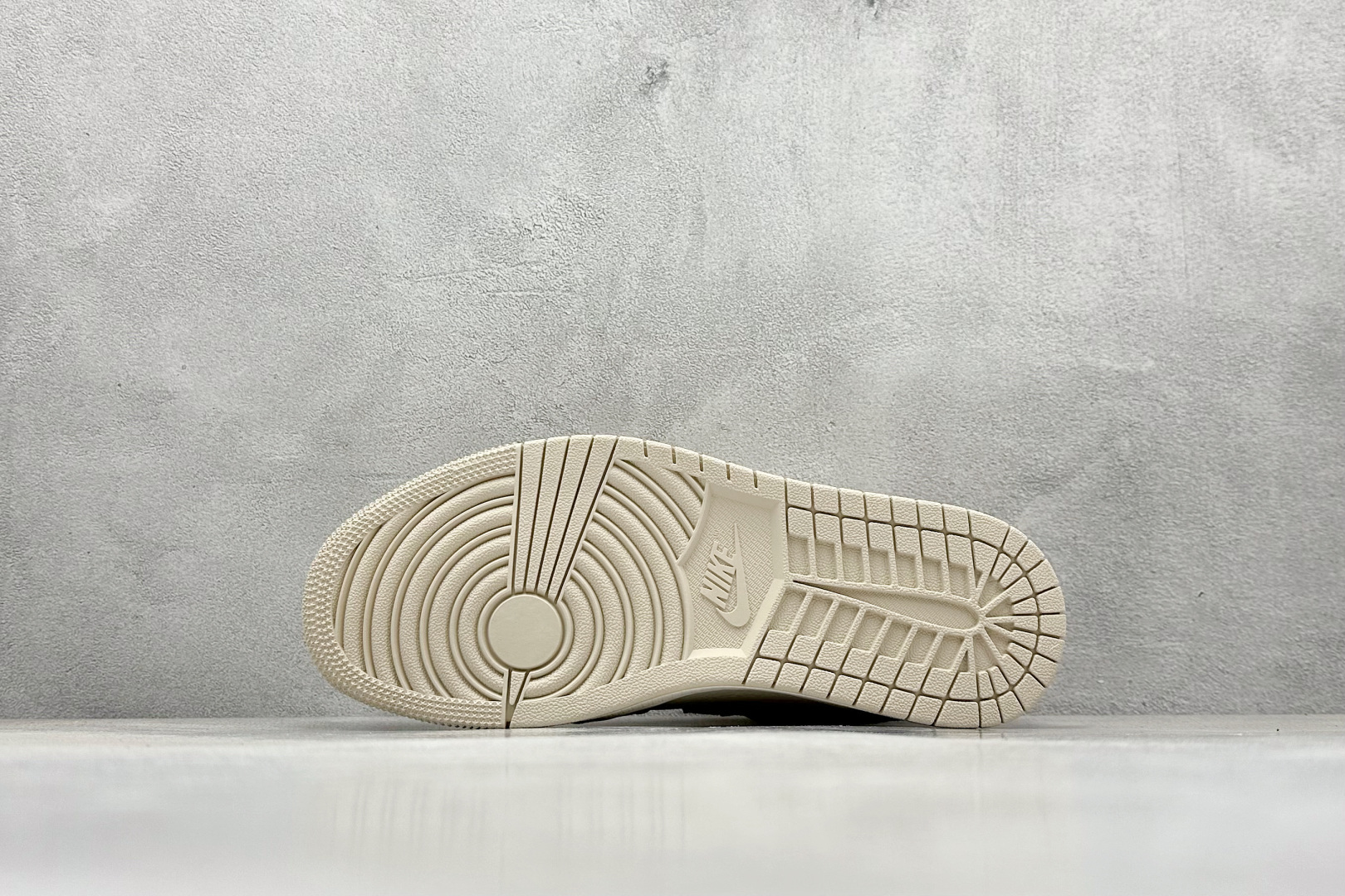 XC版 Air Jordan 1 Retro Low x Stussy 米红小钩 SJ9950-040