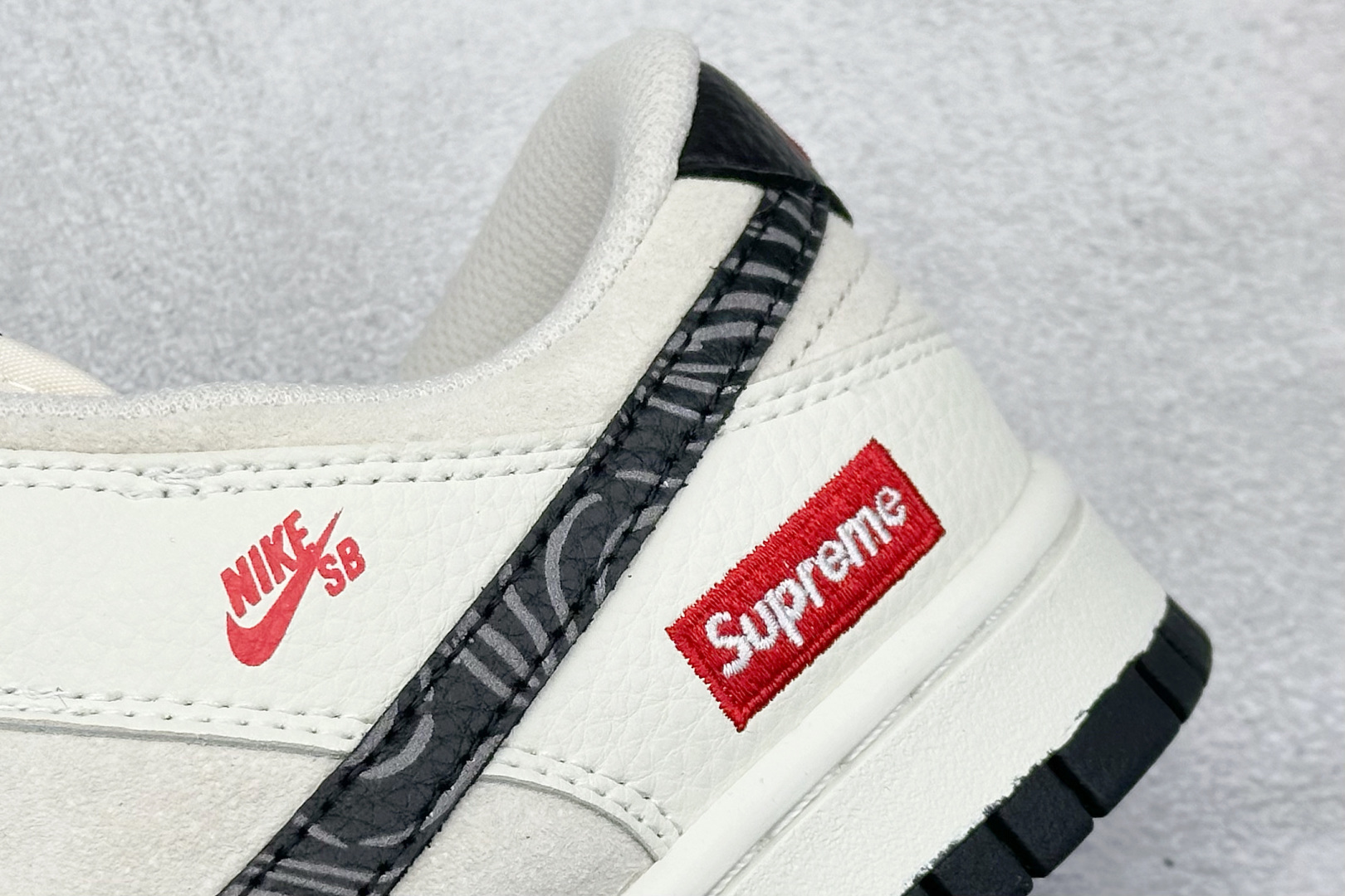 XC版 Nk SB Dunk Low Sup联名 黑花纹 周年高端定制 低帮休闲板鞋 DJ2024-100