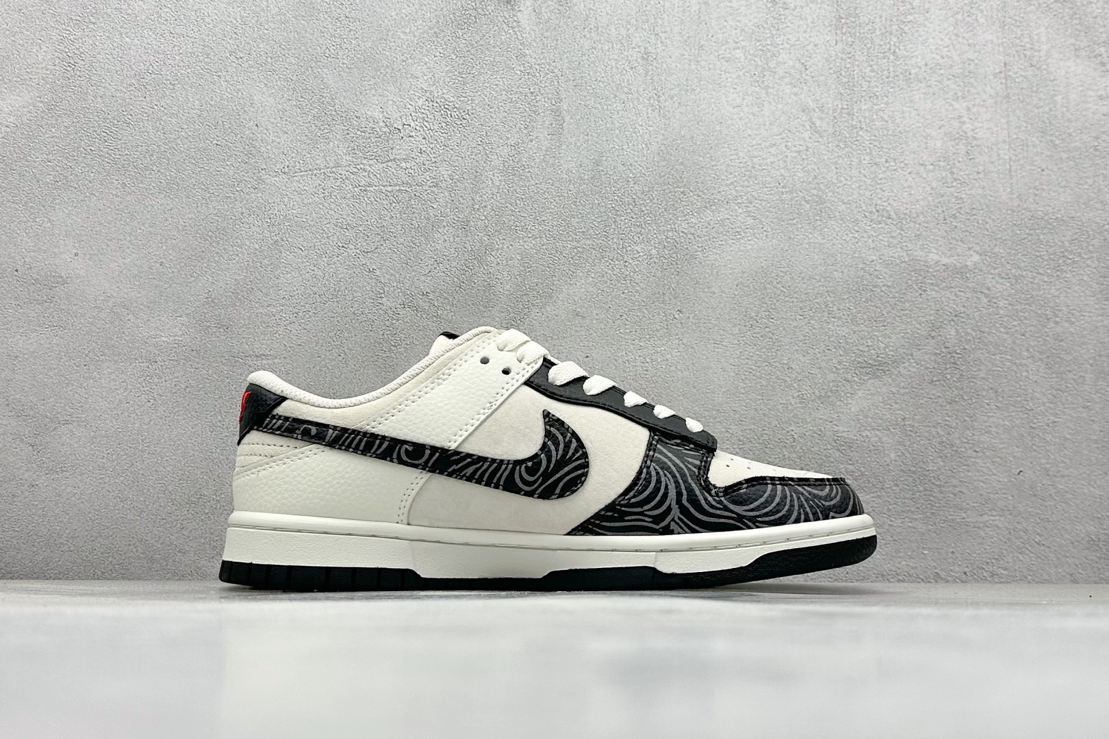 XC版 Nk SB Dunk Low Sup联名 黑花纹 周年高端定制 低帮休闲板鞋 DJ2024-100