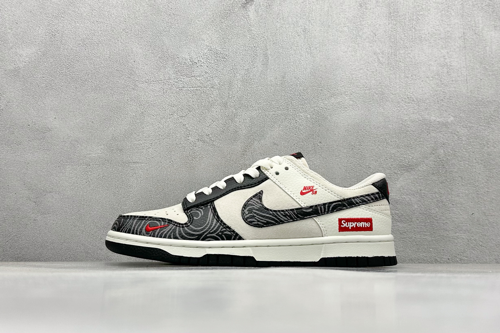 XC版 Nk SB Dunk Low Sup联名 黑花纹 周年高端定制 低帮休闲板鞋 DJ2024-100